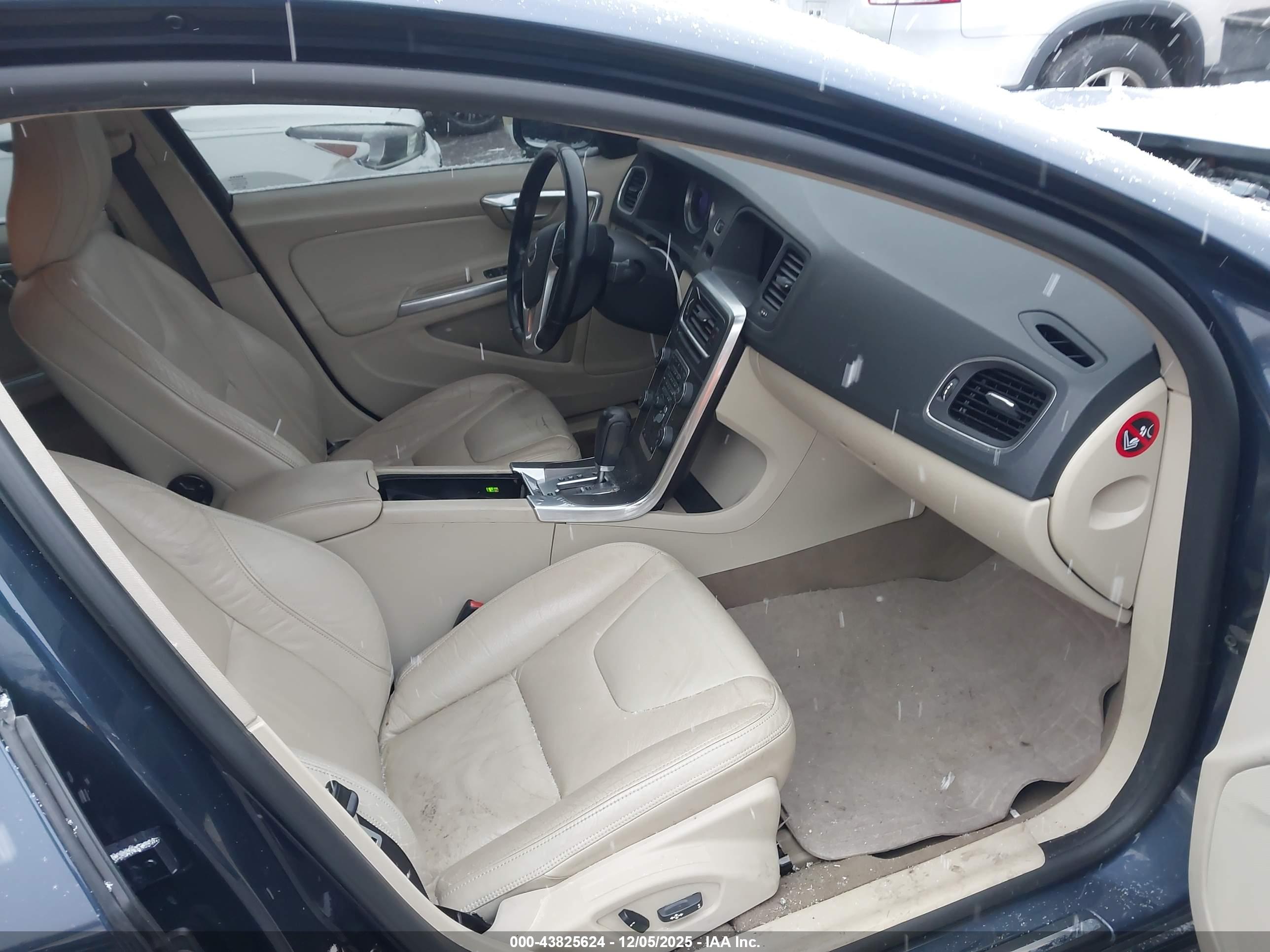 VOLVO S60 image 5