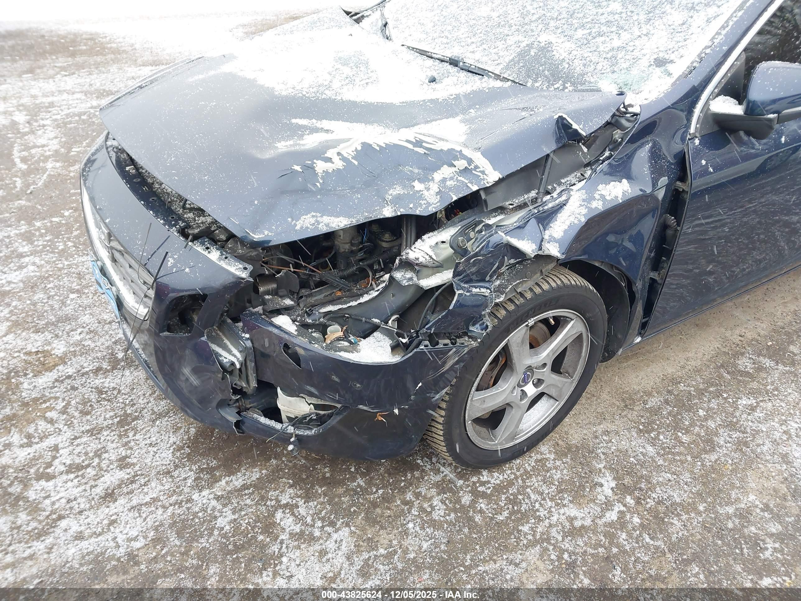 VOLVO S60 image 6