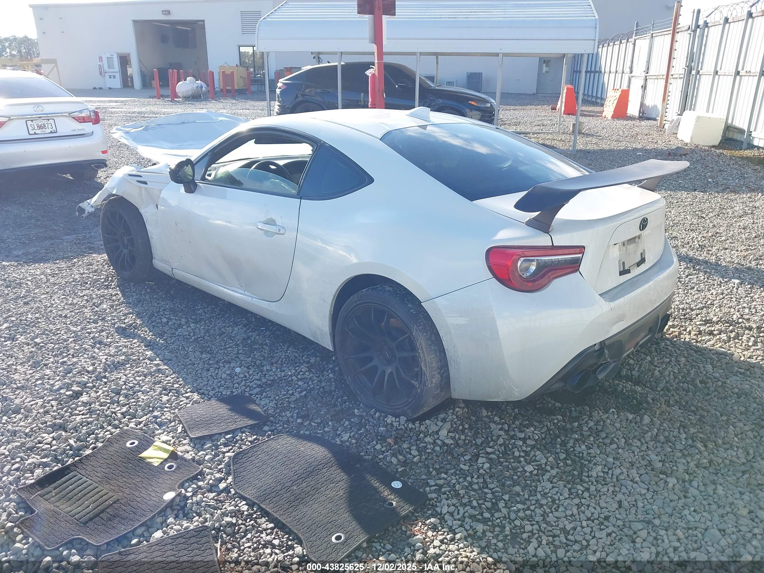 TOYOTA 86 image 3