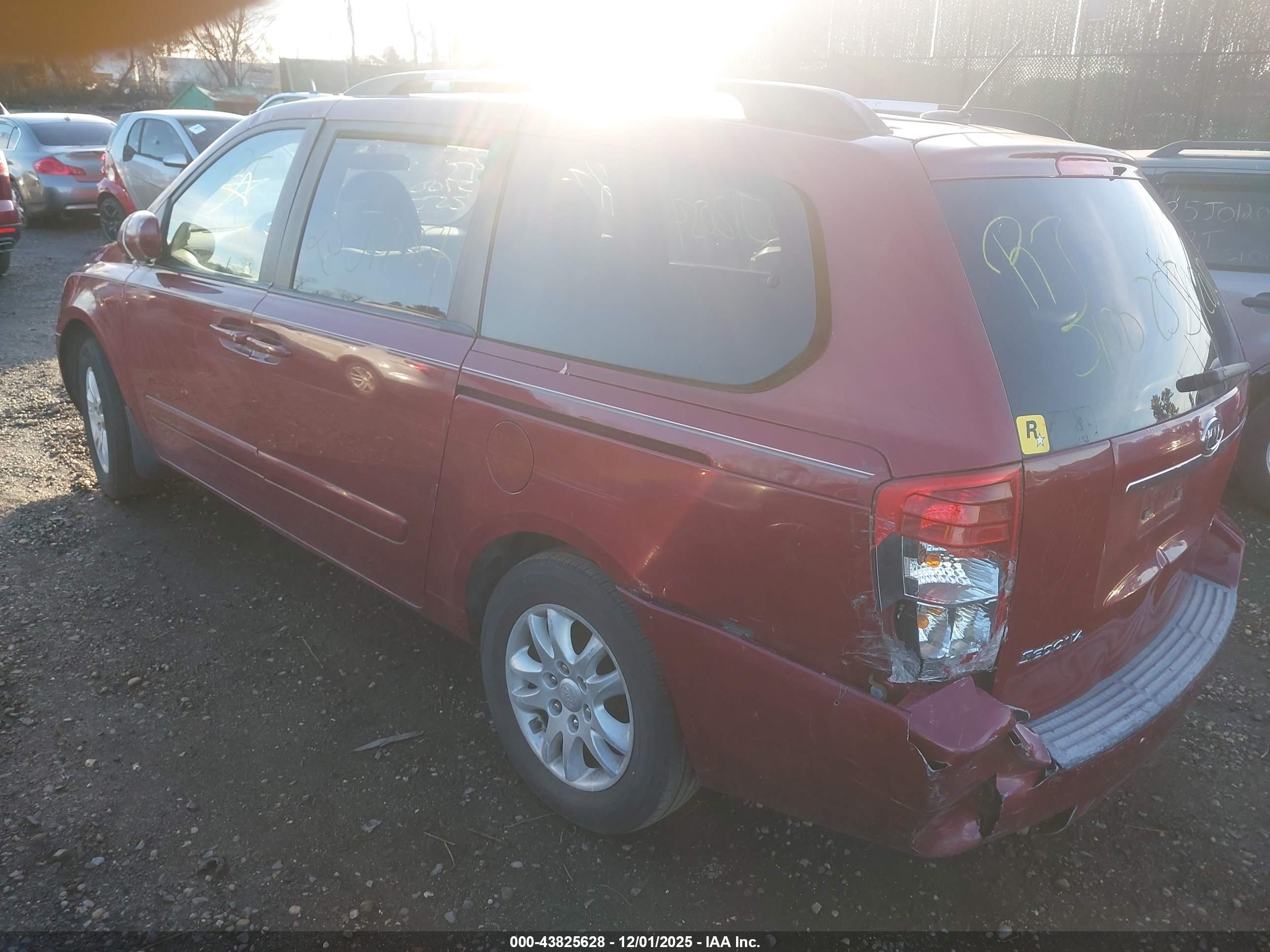 KIA SEDONA image 3