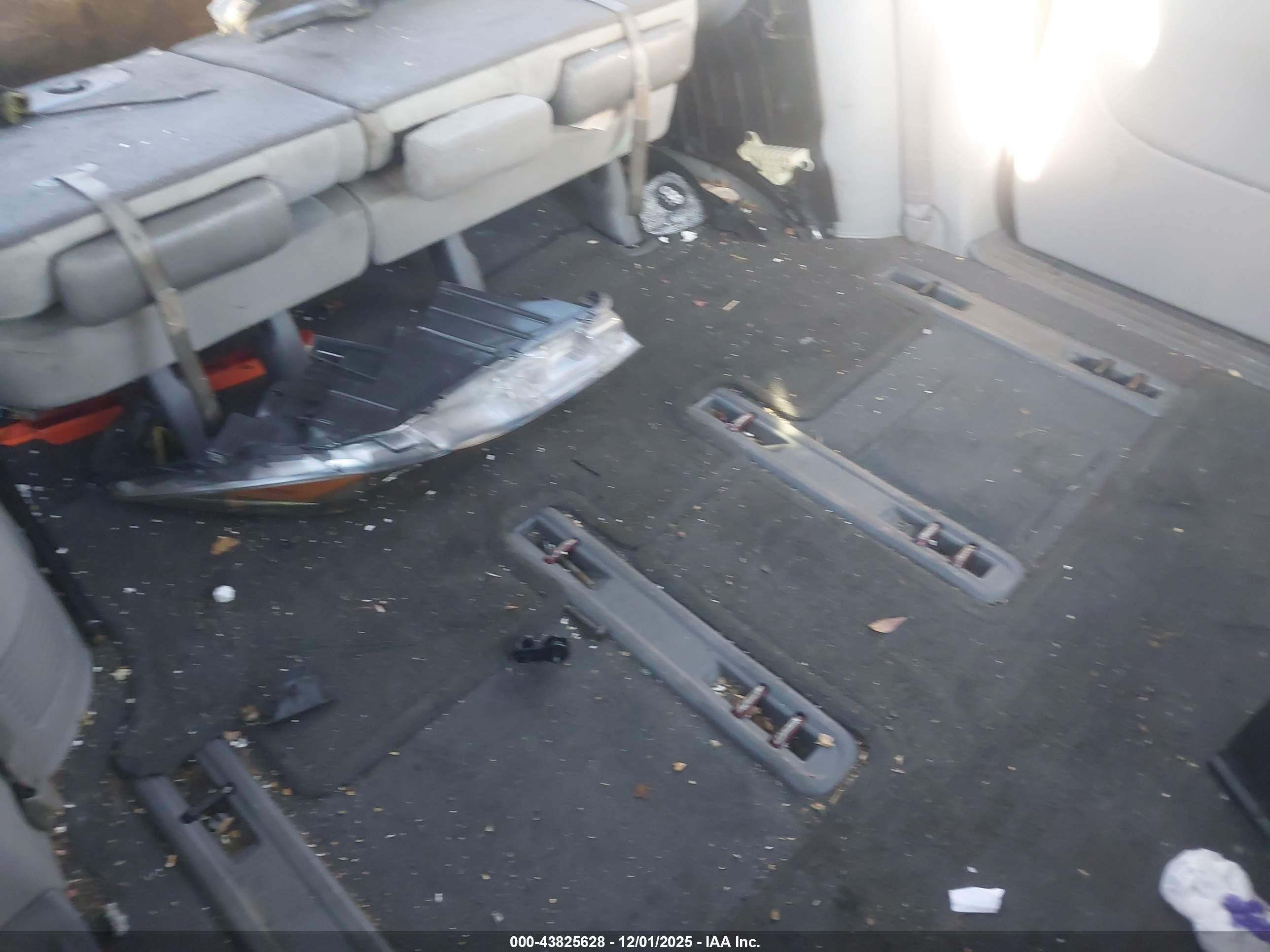KIA SEDONA image 8