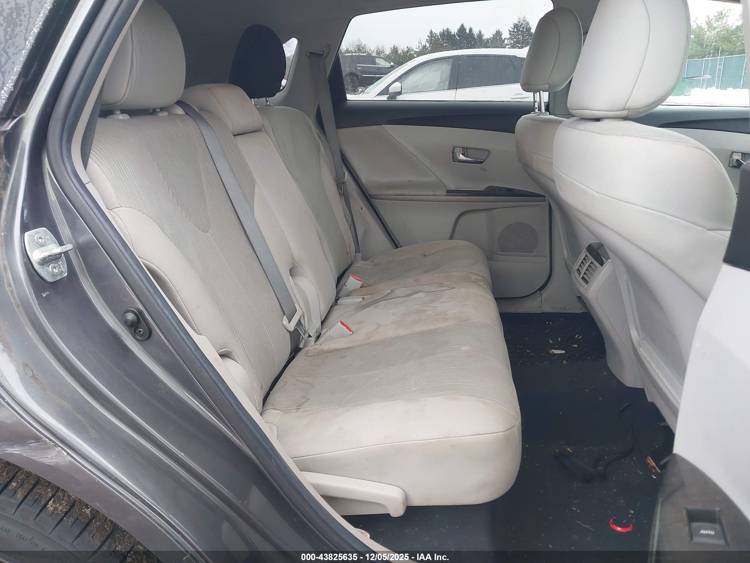 TOYOTA VENZA image 8