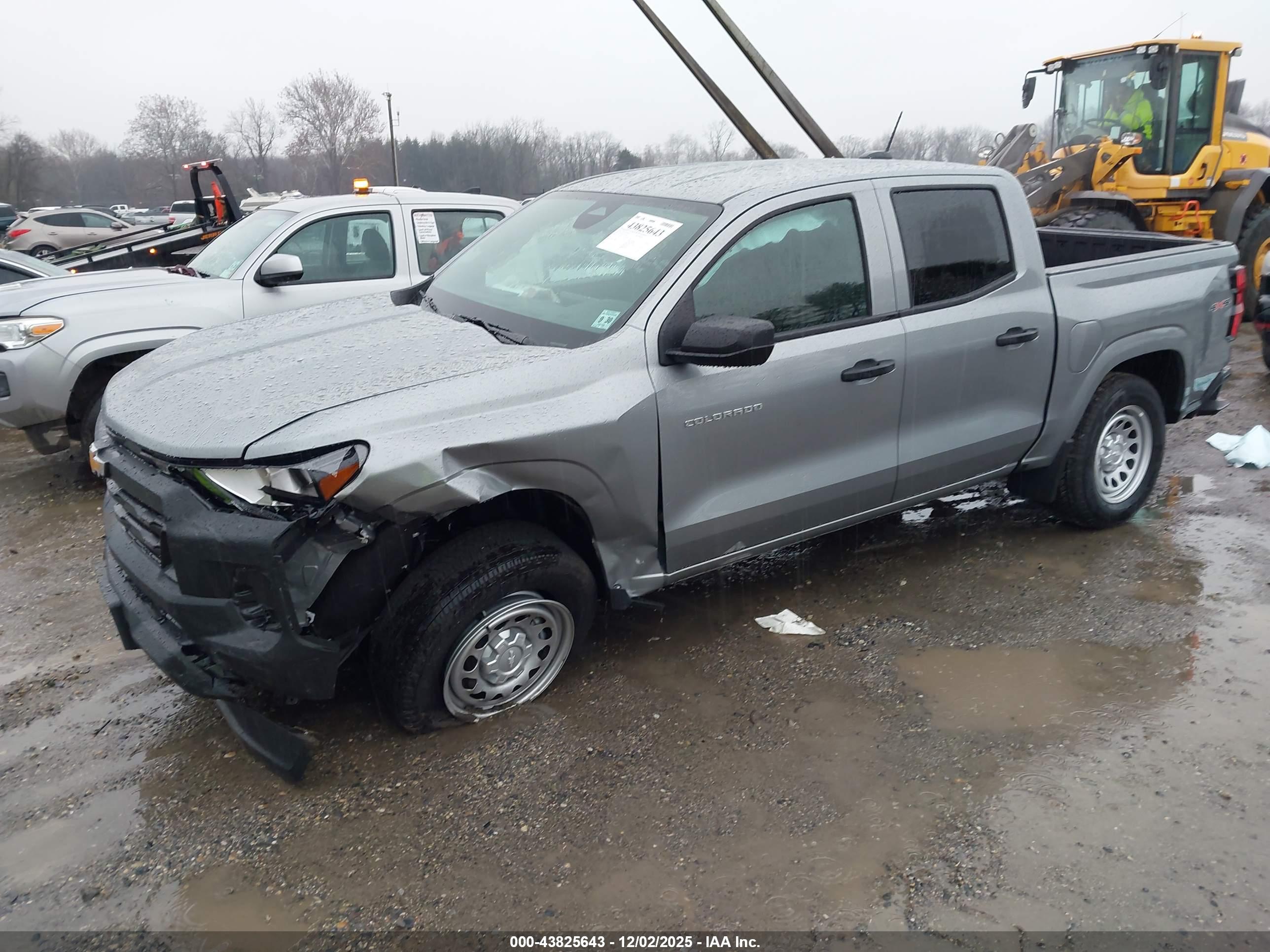 CHEVROLET COLORADO image 2