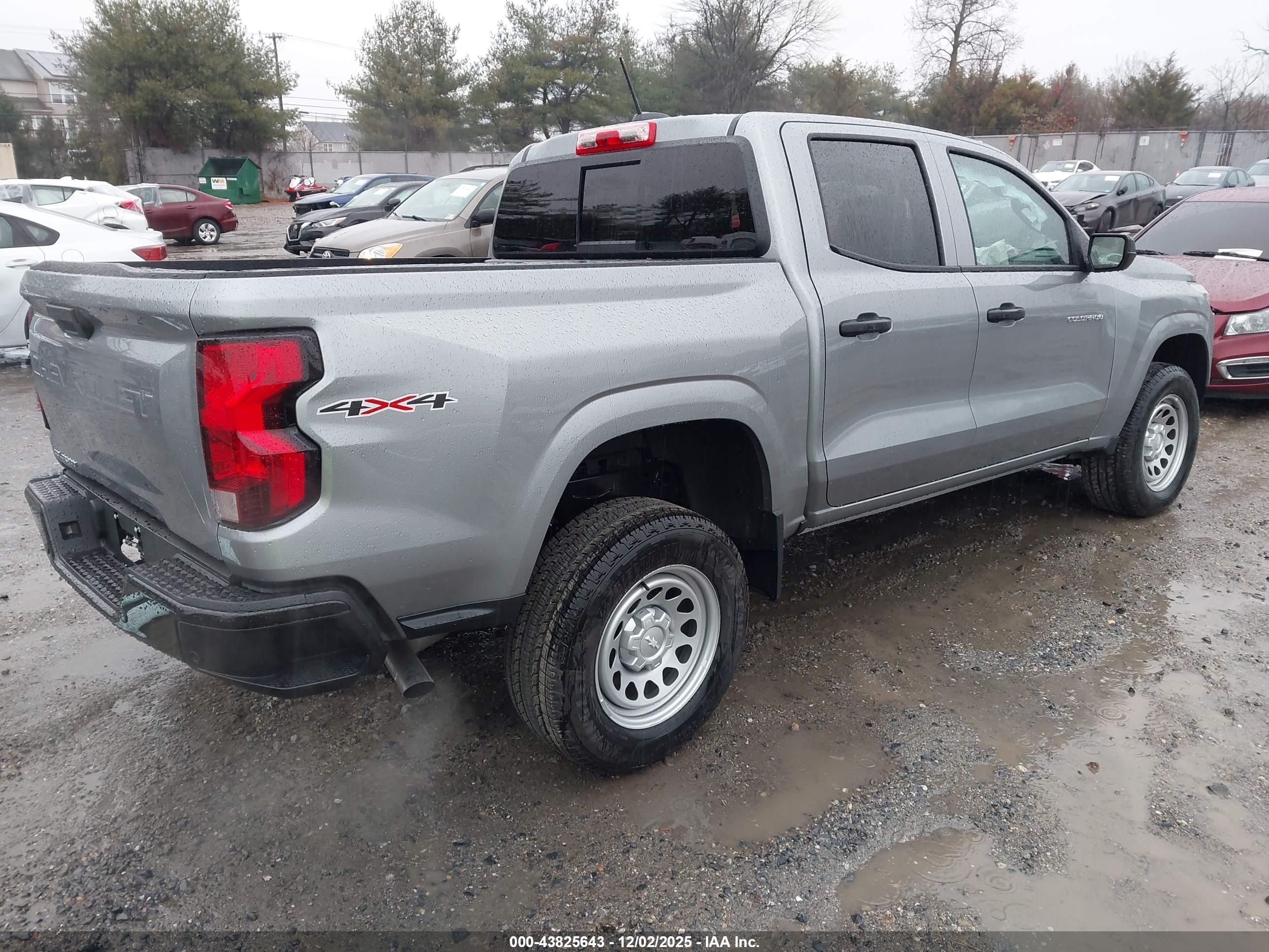 CHEVROLET COLORADO image 4