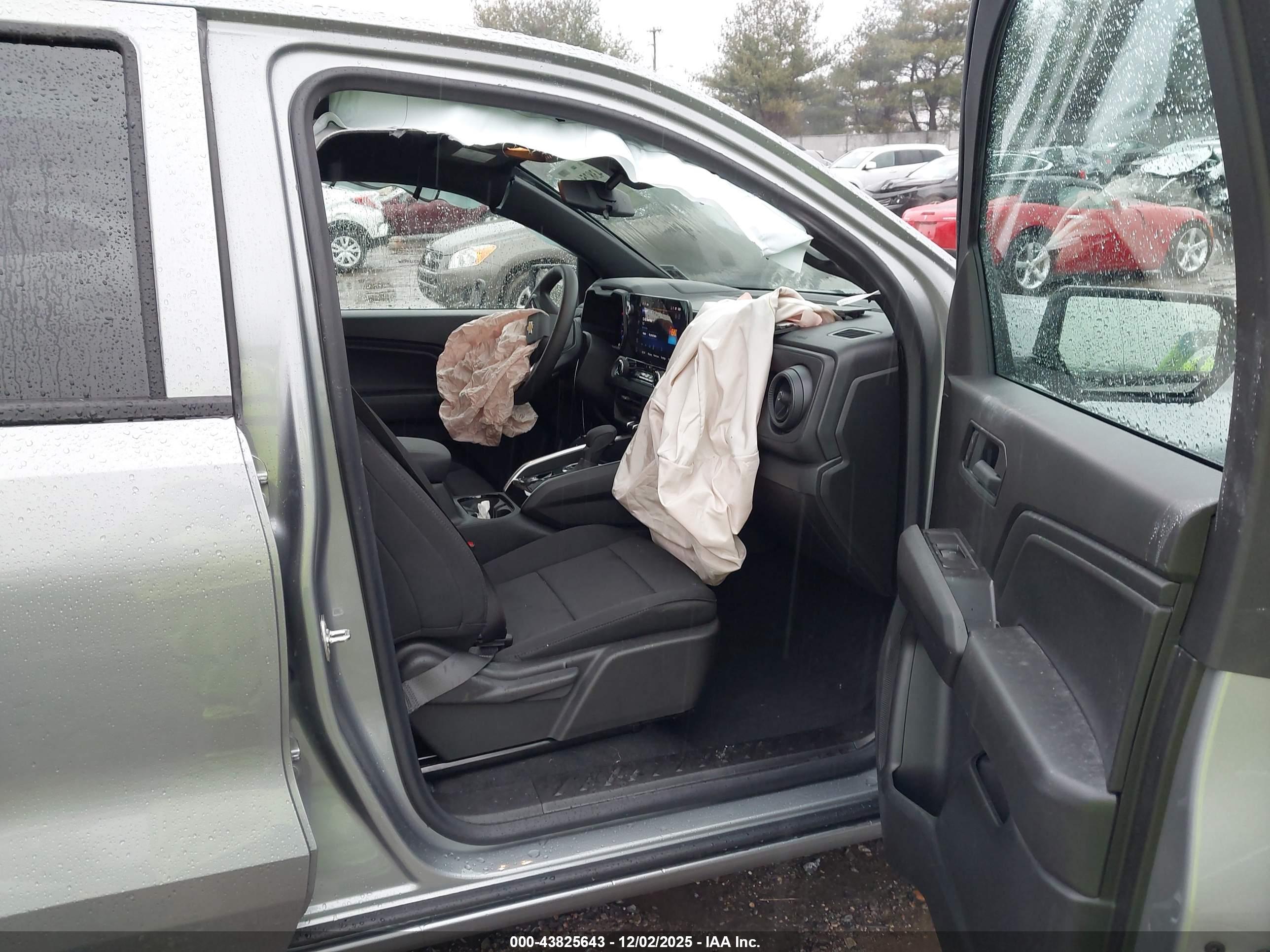 CHEVROLET COLORADO image 5