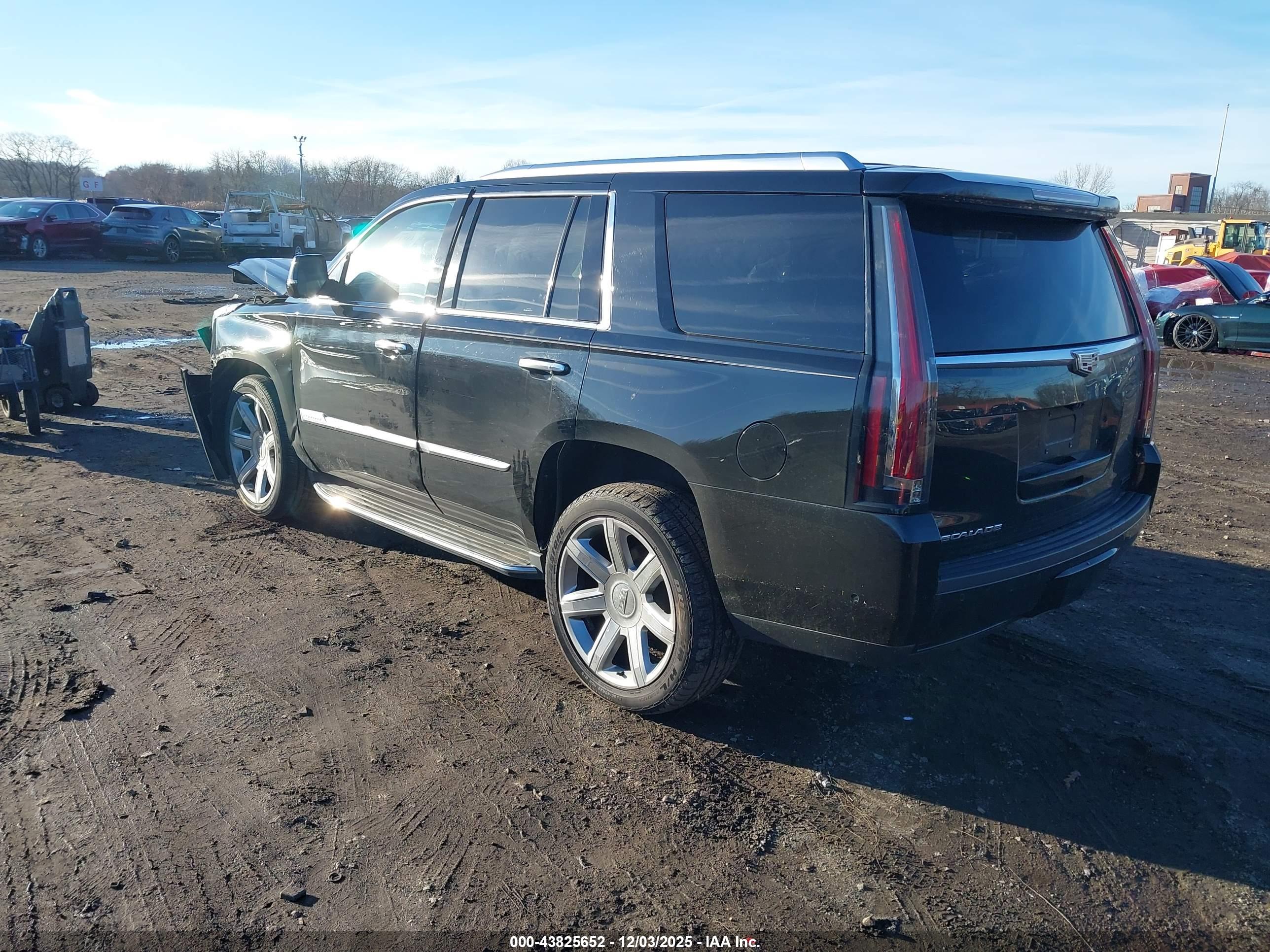 CADILLAC ESCALADE image 3