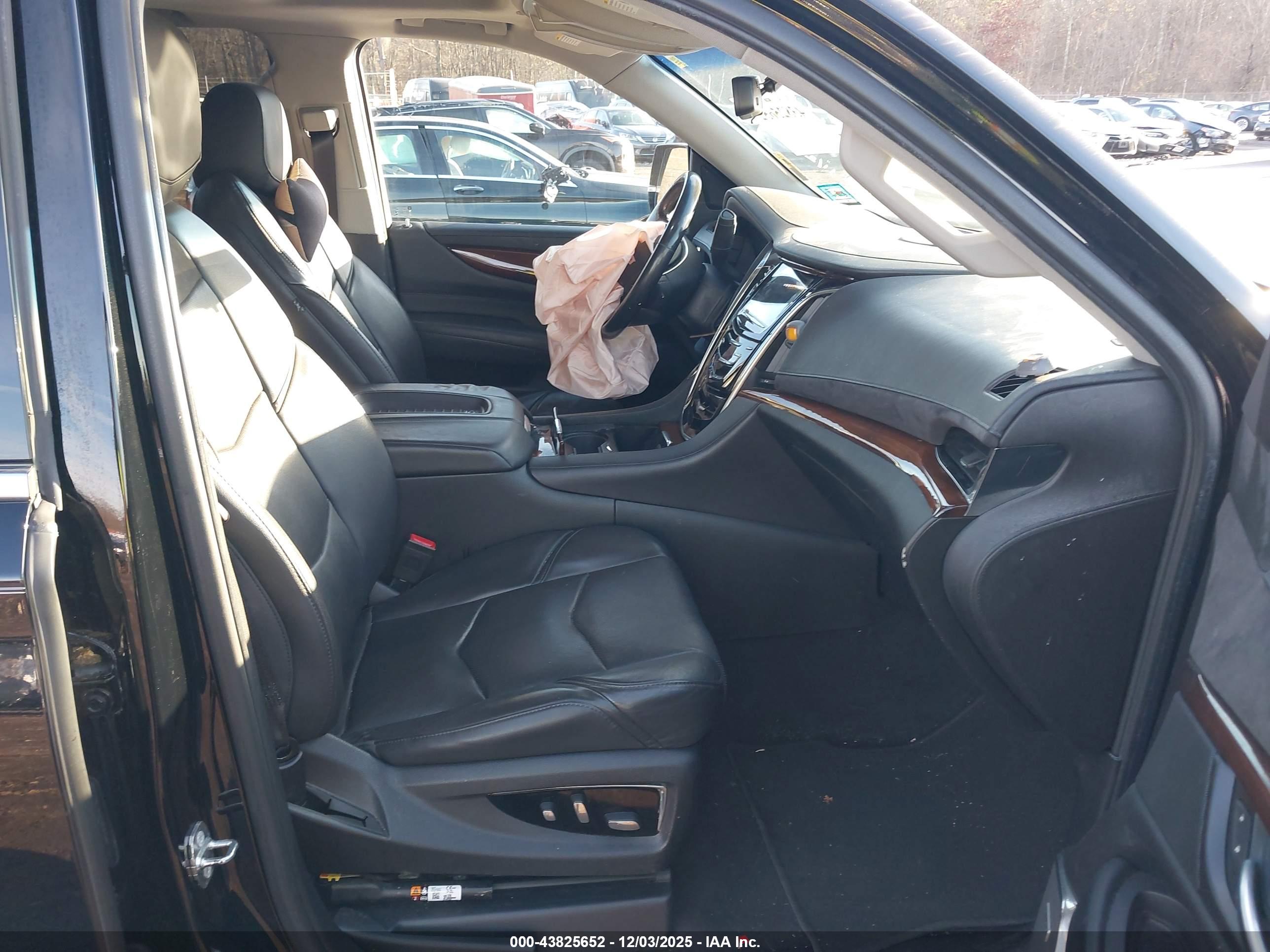 CADILLAC ESCALADE image 5