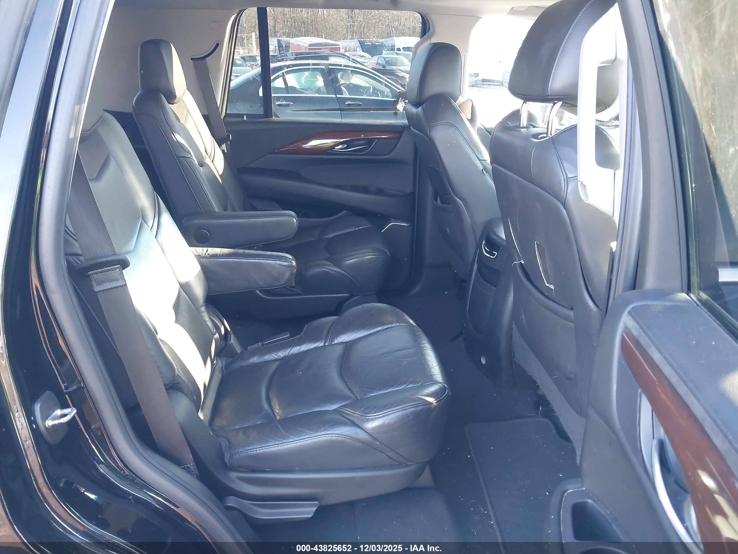CADILLAC ESCALADE image 8
