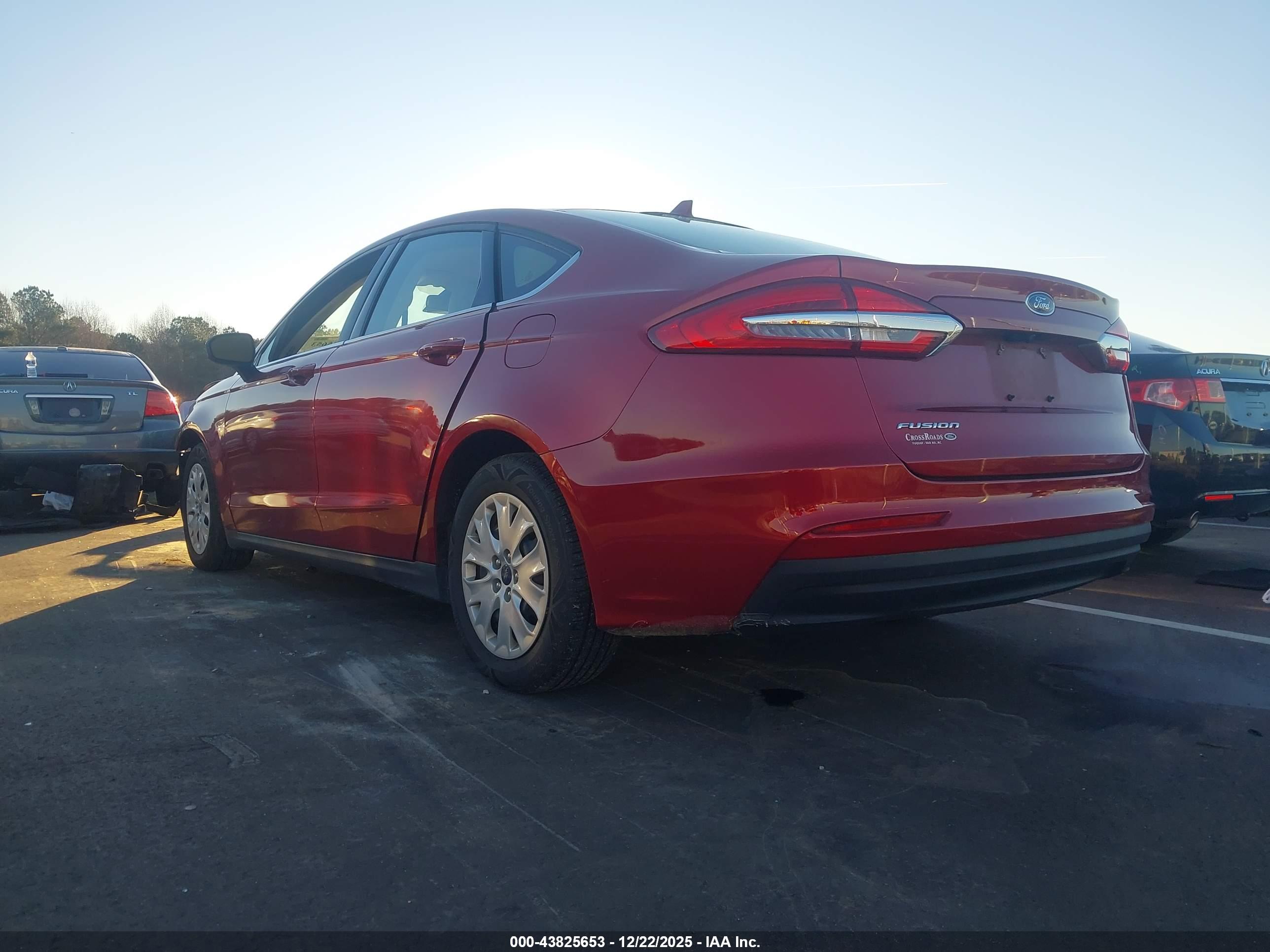 FORD FUSION image 3