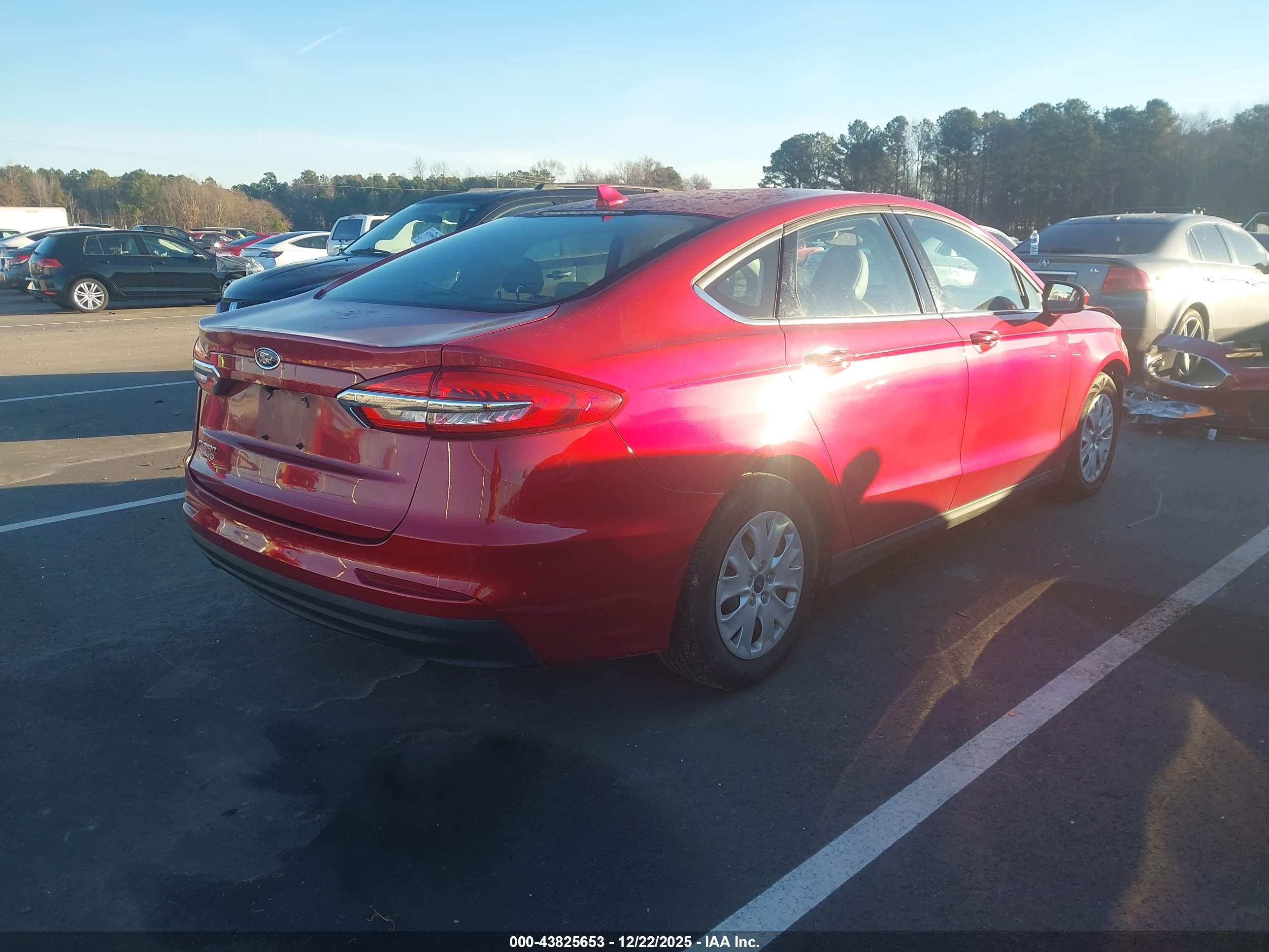 FORD FUSION image 4