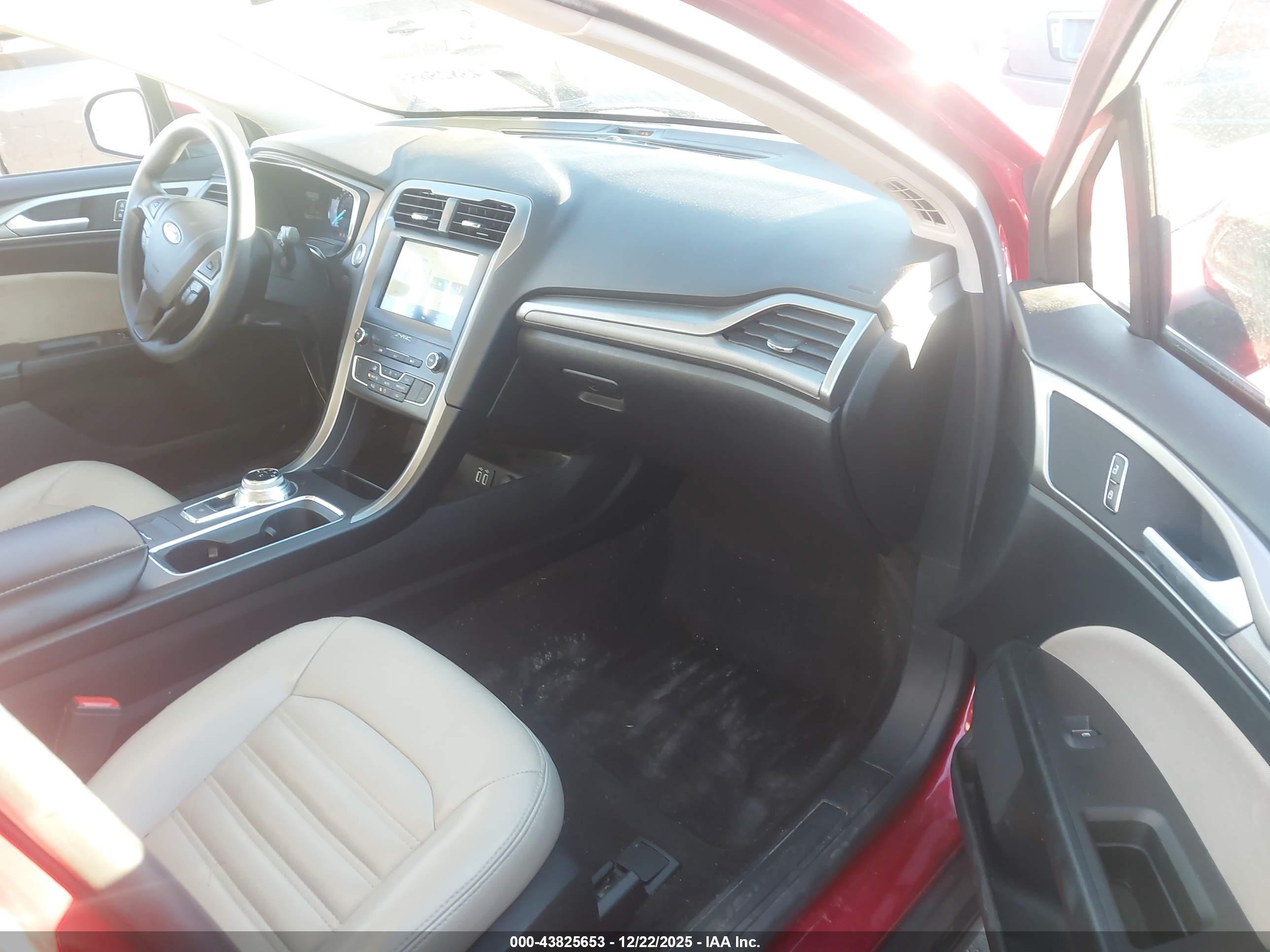 FORD FUSION image 5