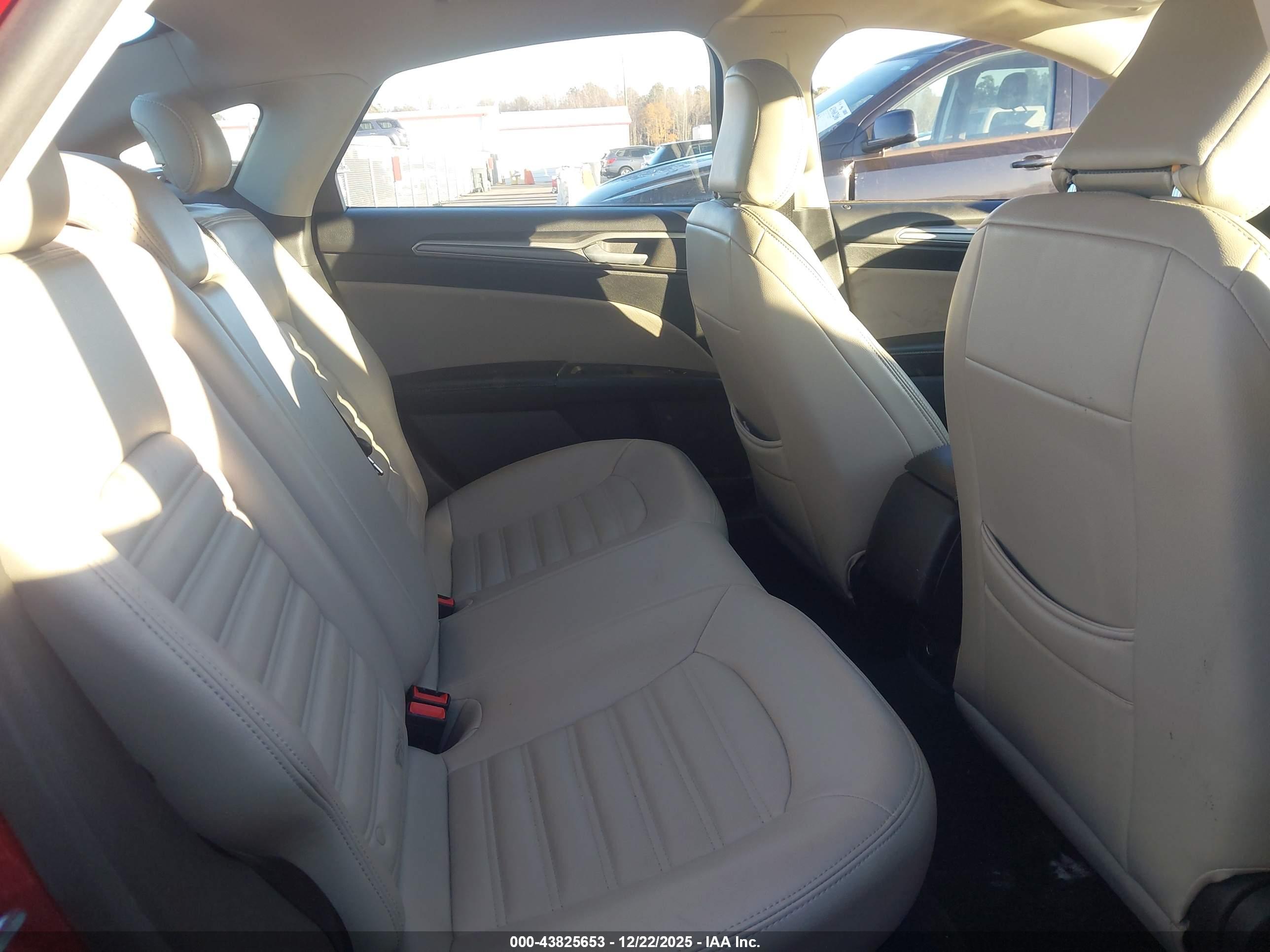 FORD FUSION image 8