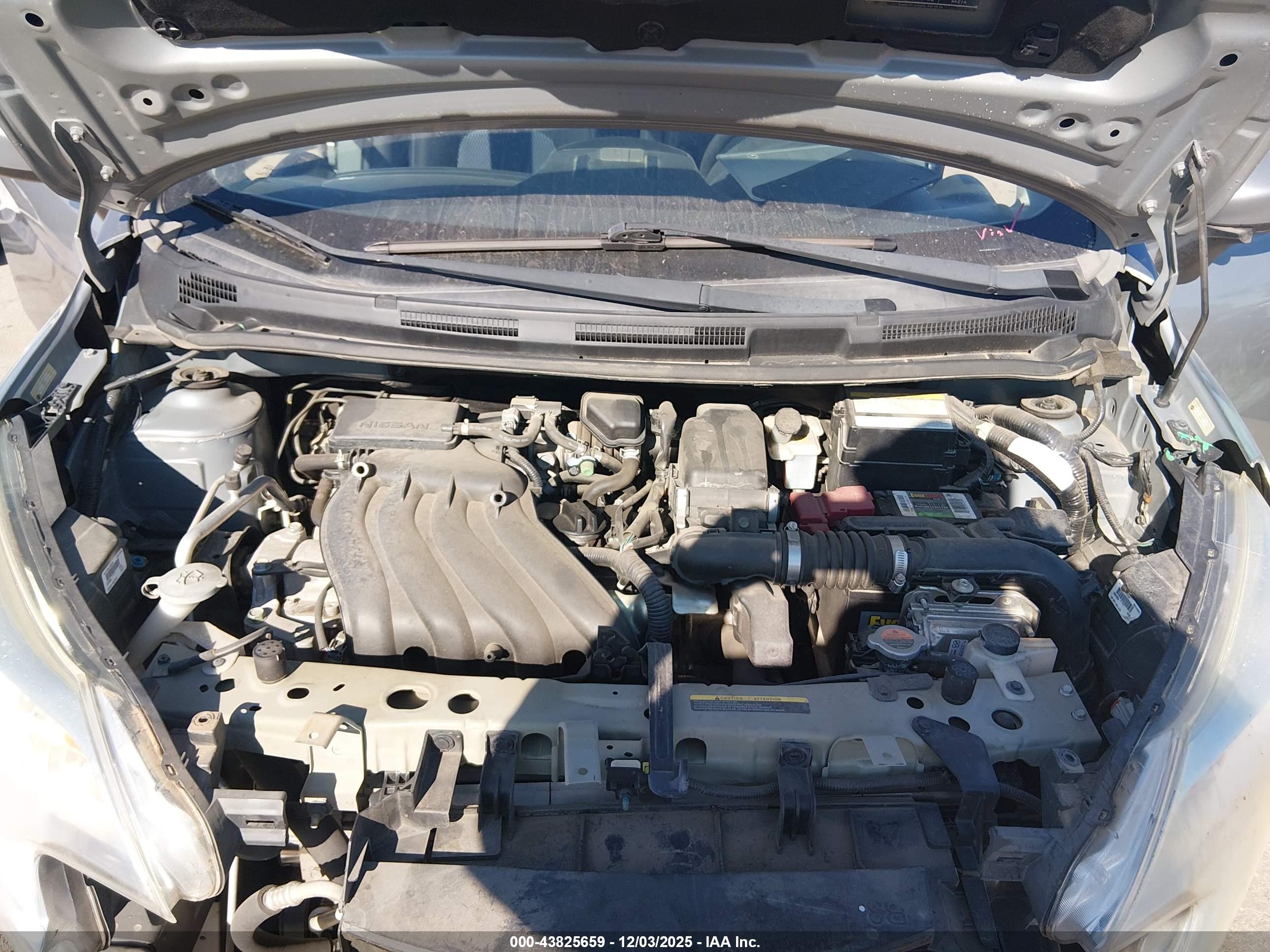 NISSAN VERSA image 10