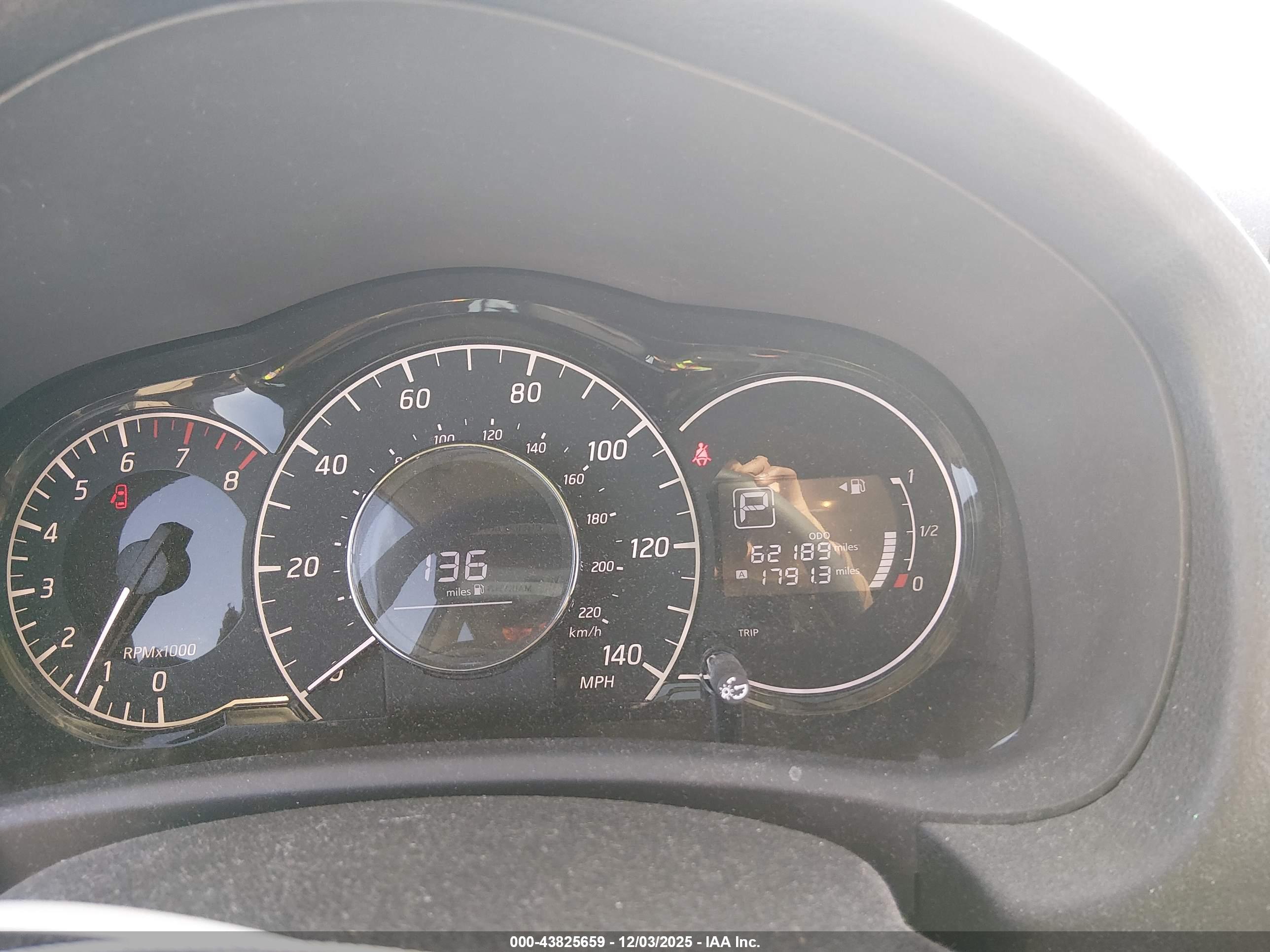 NISSAN VERSA image 7
