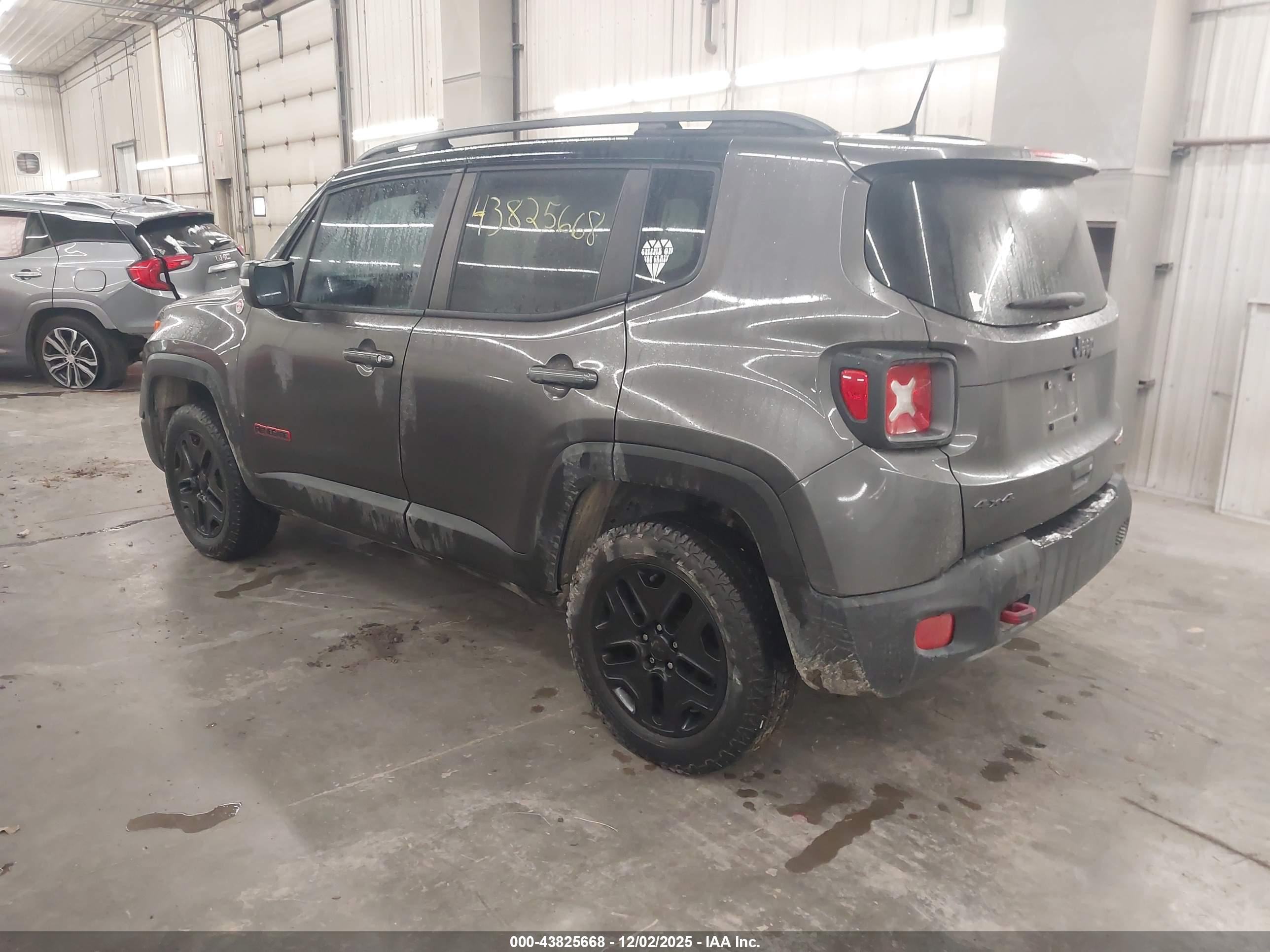 JEEP RENEGADE image 3