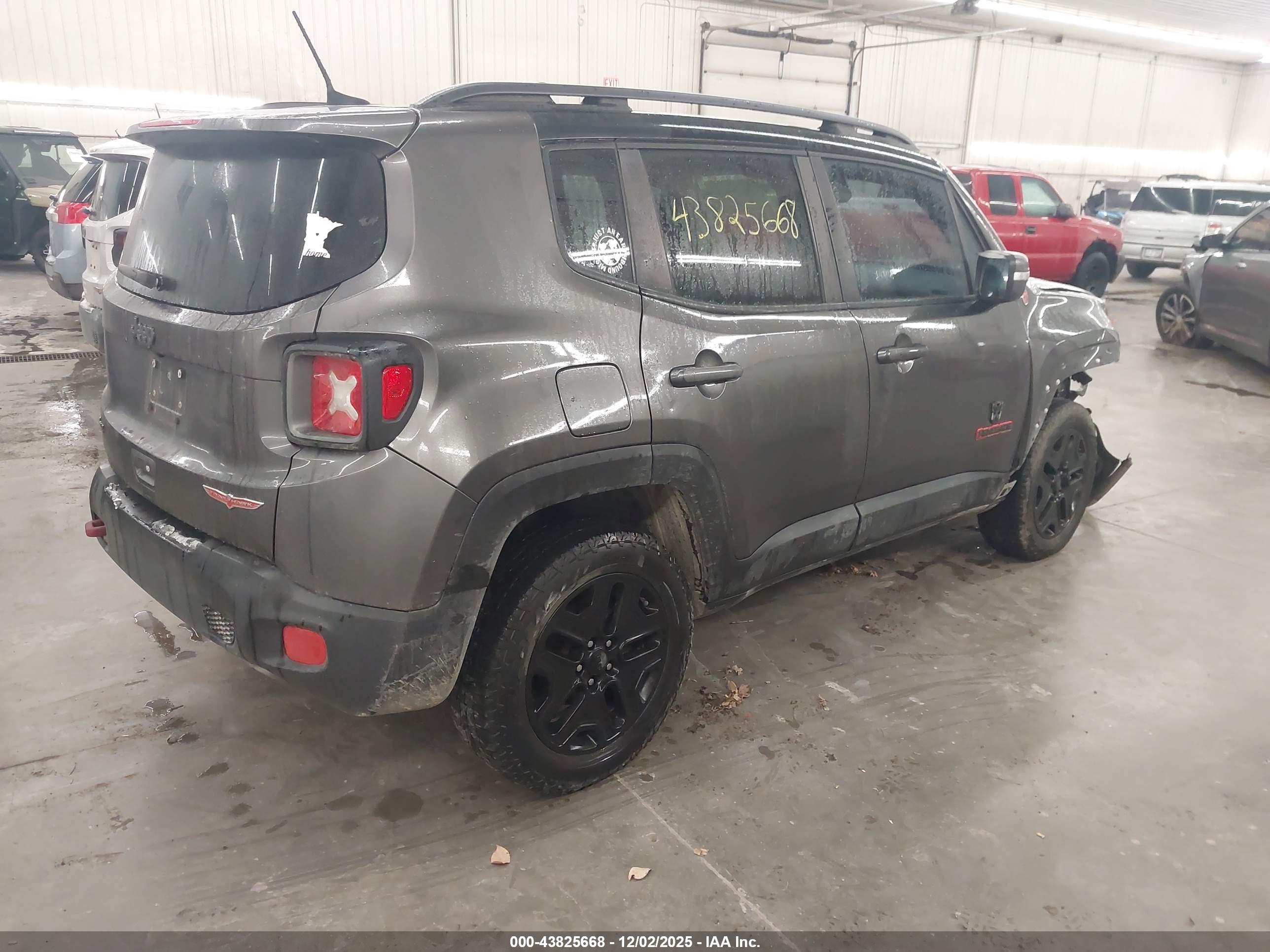 JEEP RENEGADE image 4