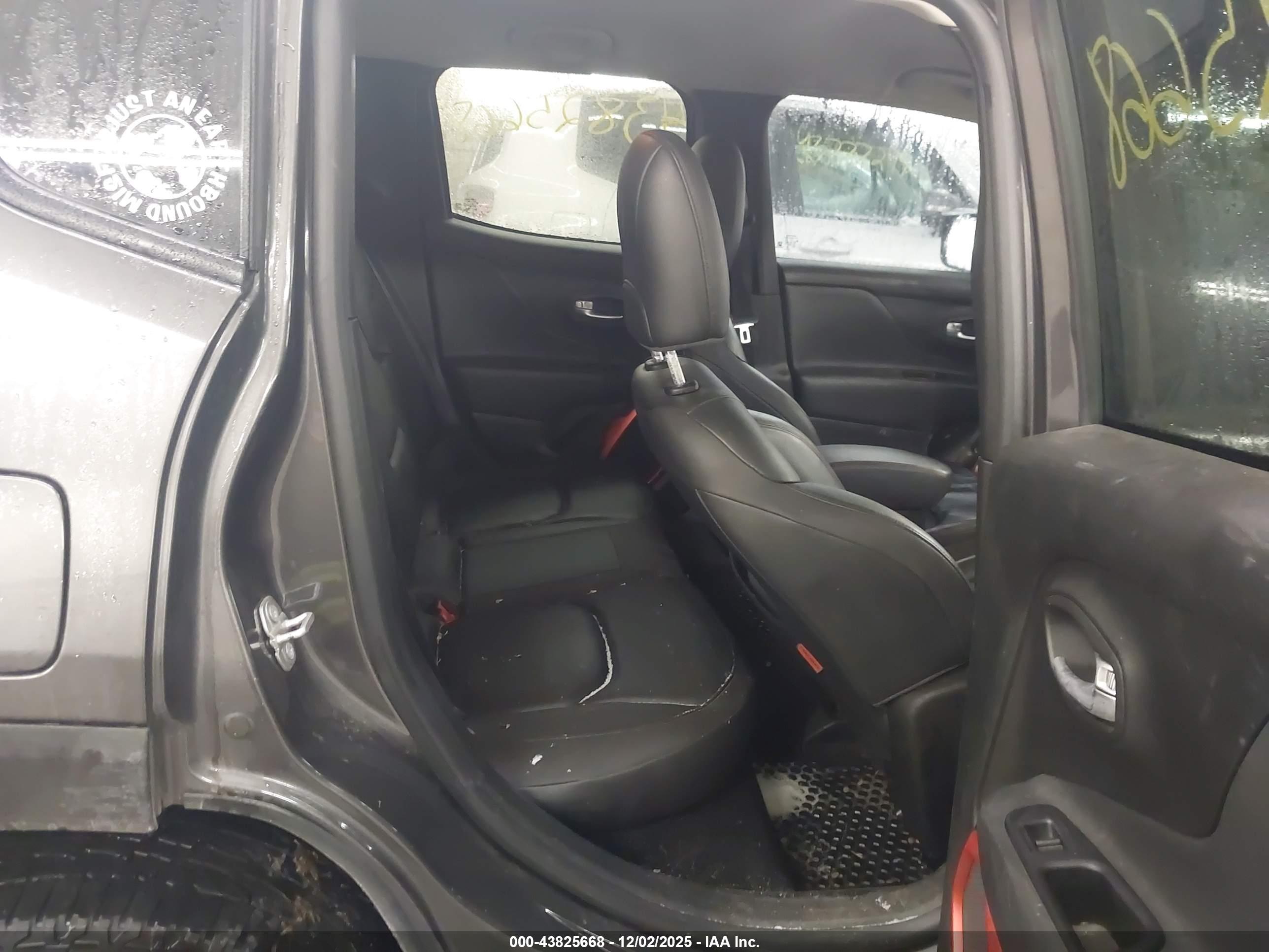JEEP RENEGADE image 8