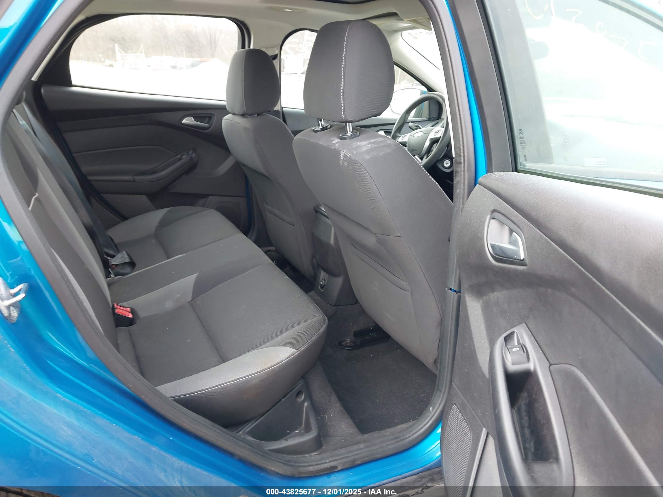 FORD FOCUS image 8
