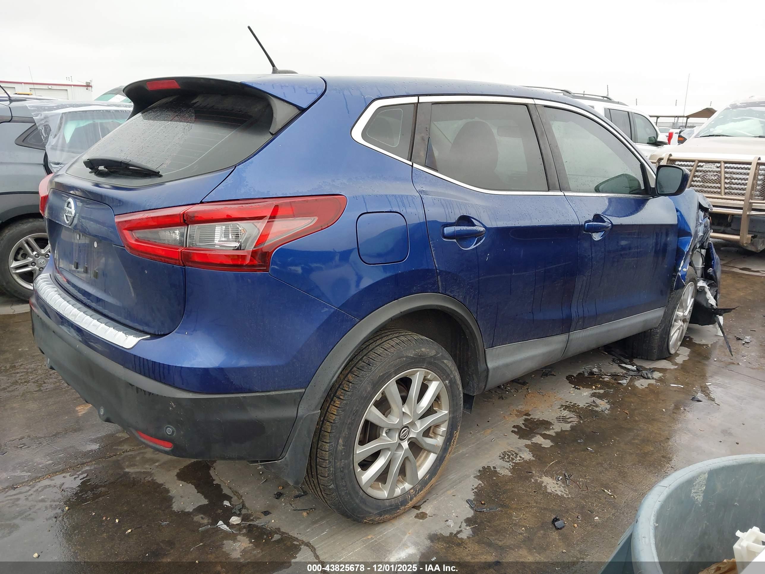 NISSAN ROGUE image 4