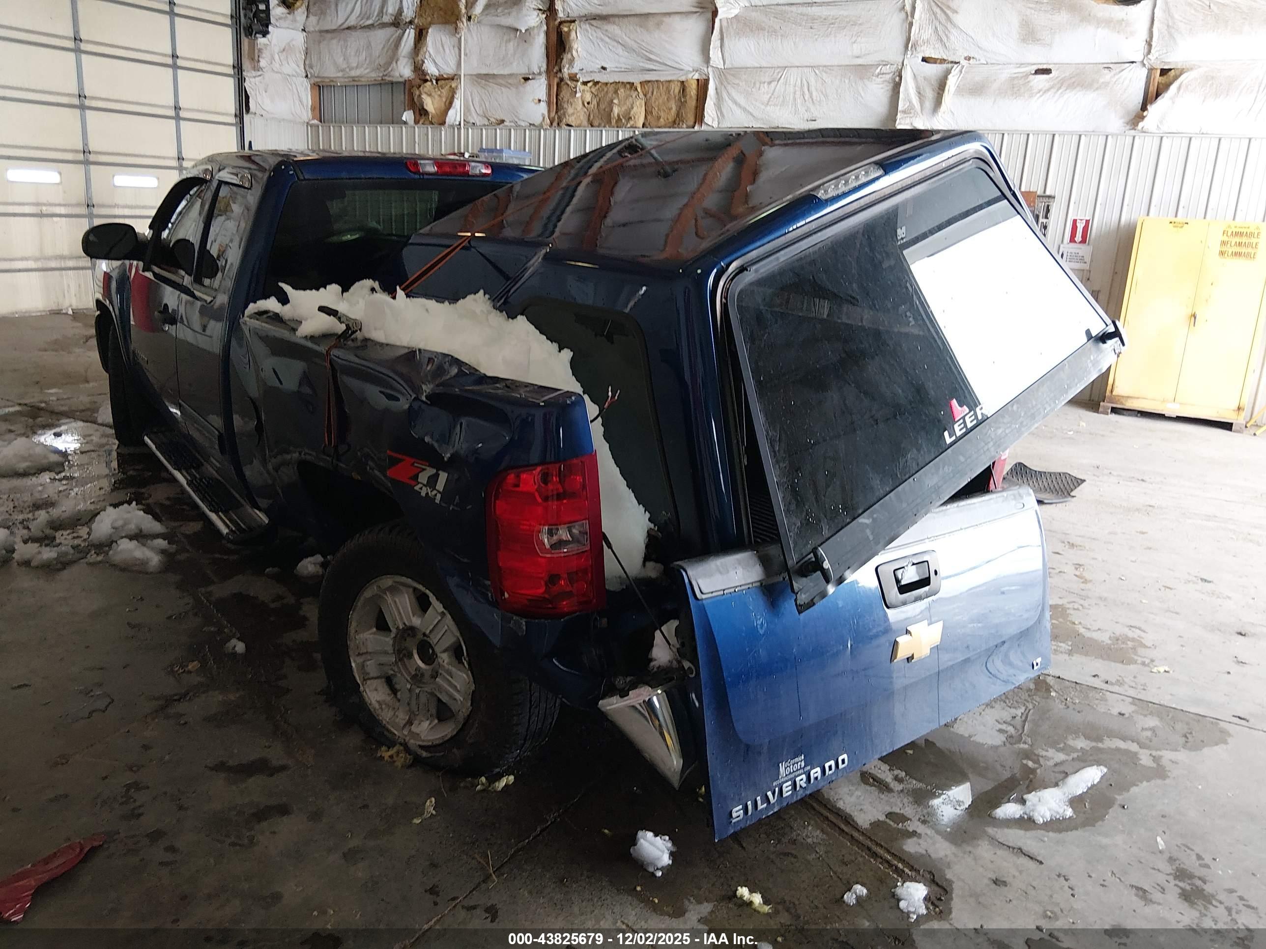CHEVROLET SILVERADO image 3