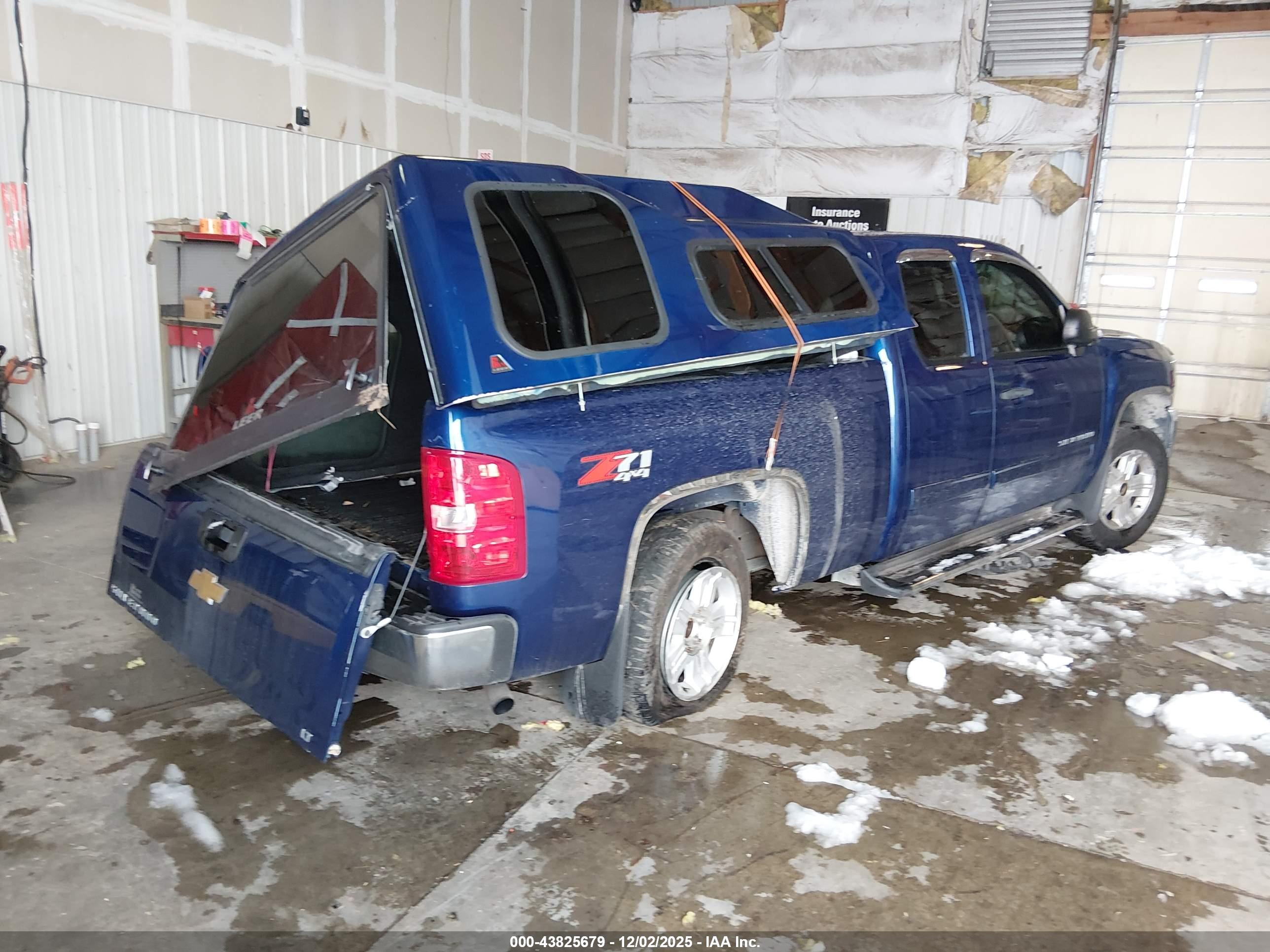 CHEVROLET SILVERADO image 4