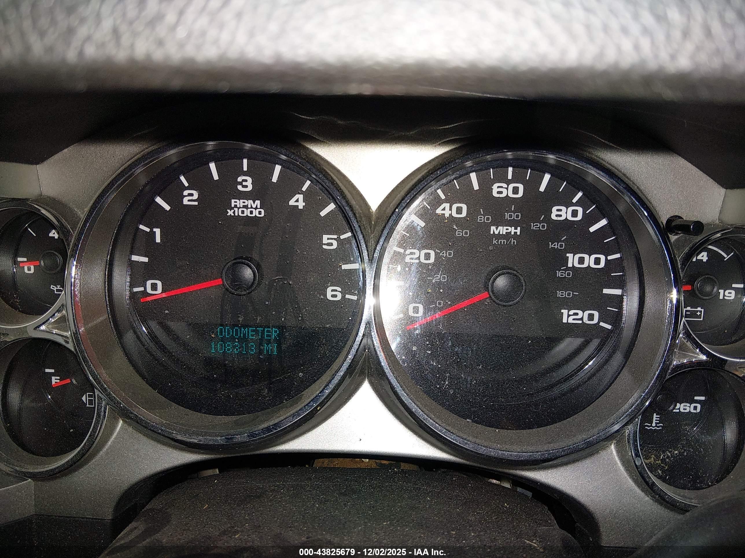 CHEVROLET SILVERADO image 7