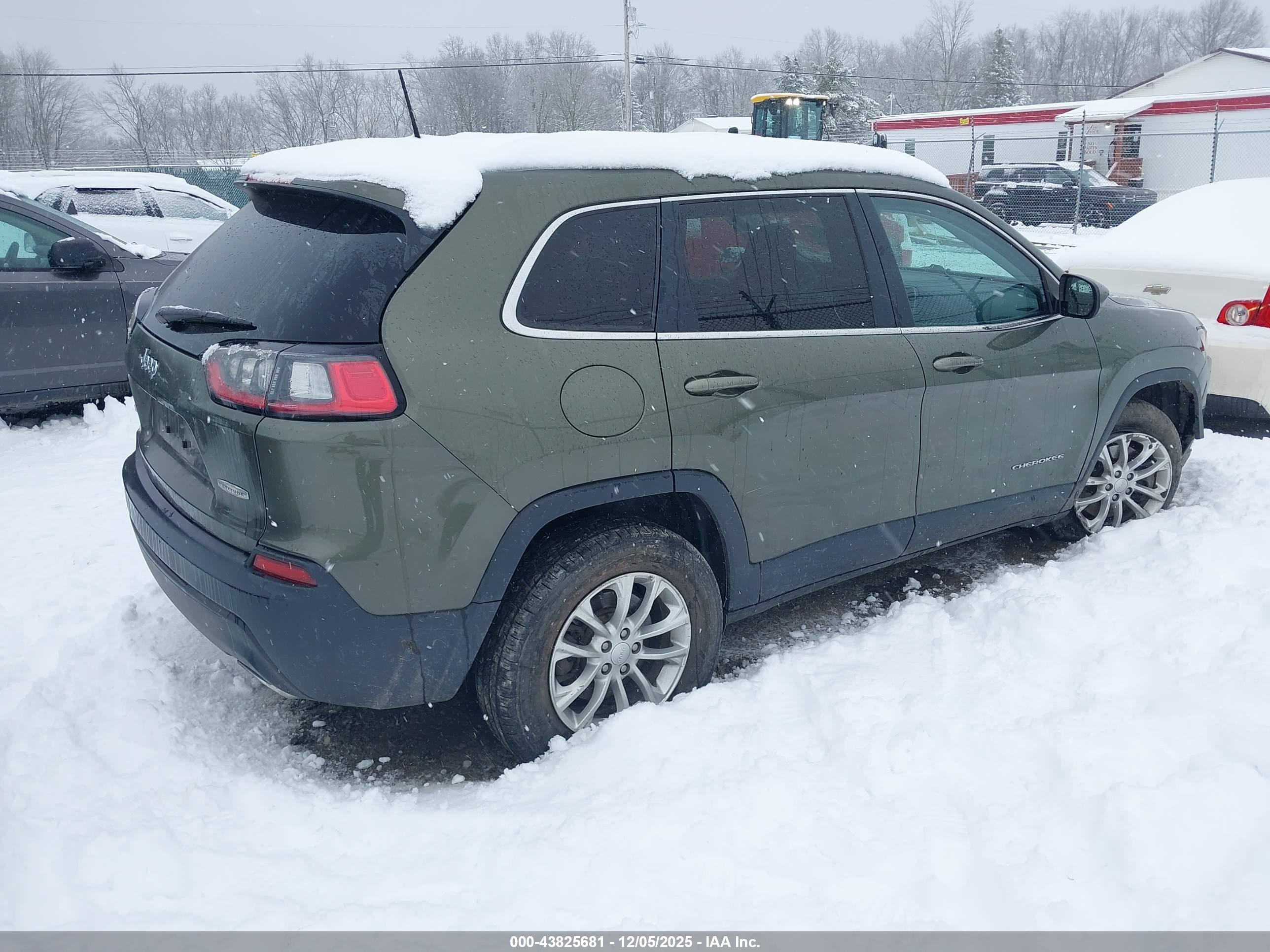 JEEP CHEROKEE image 4