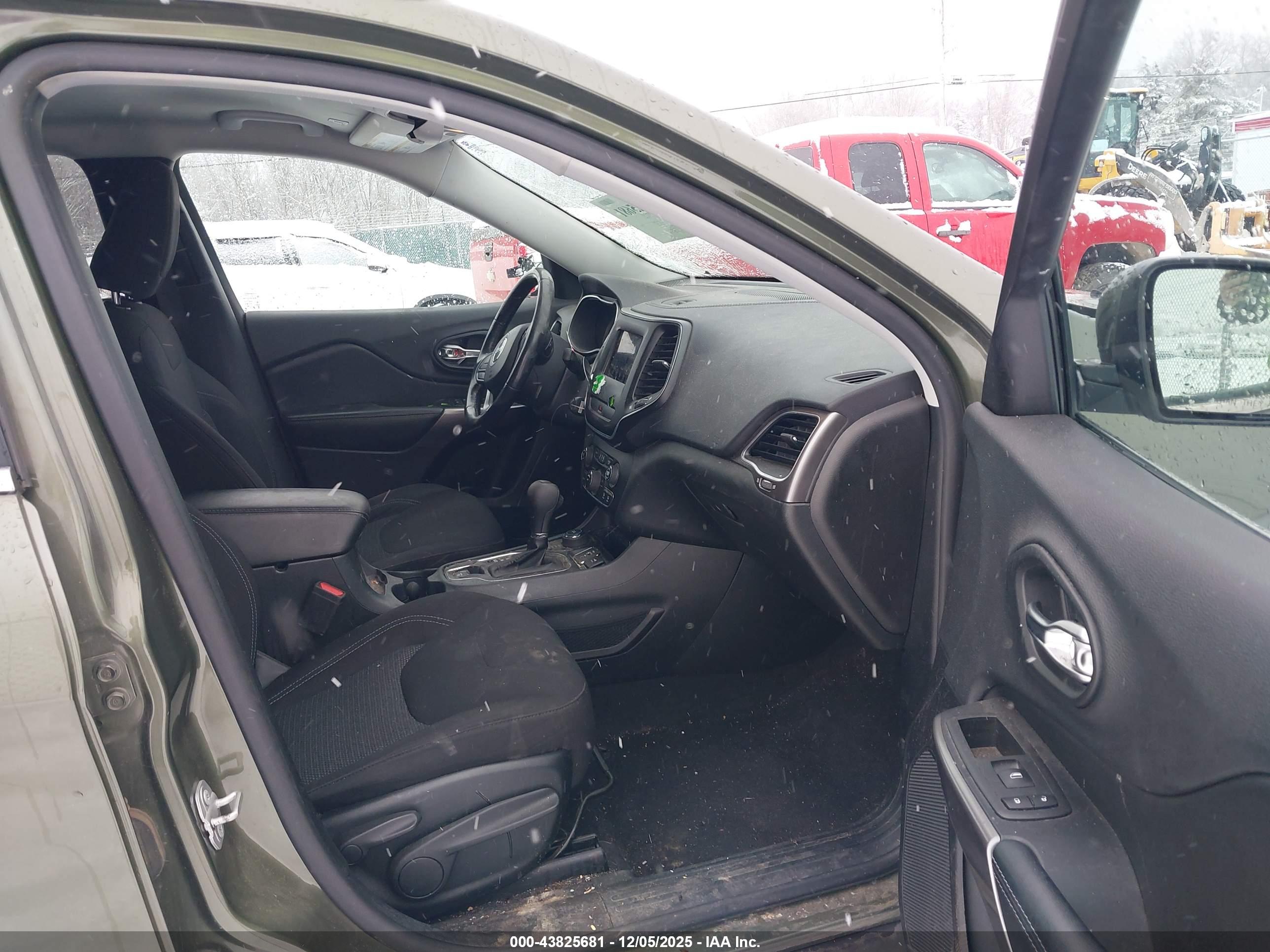 JEEP CHEROKEE image 5