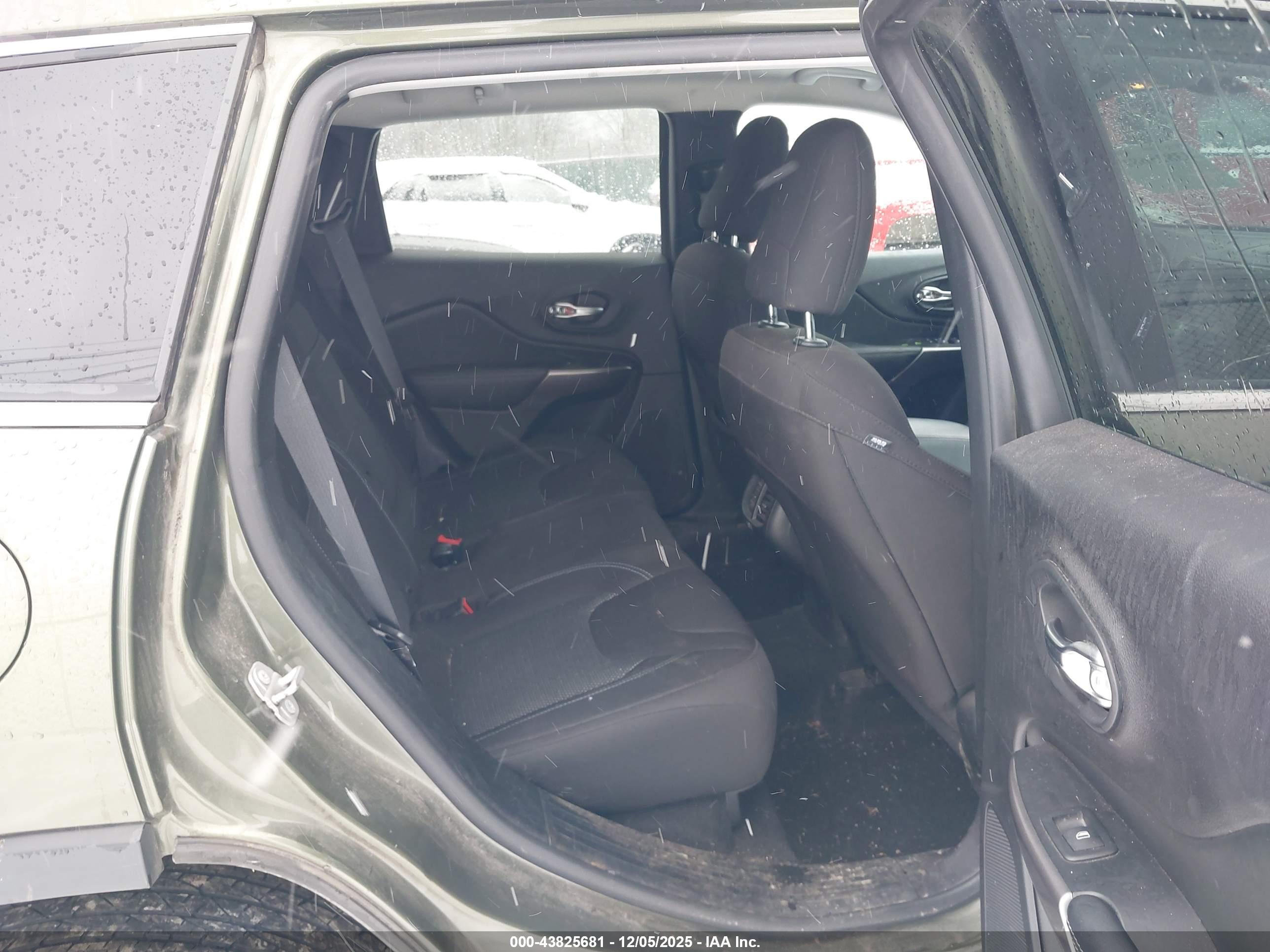 JEEP CHEROKEE image 8