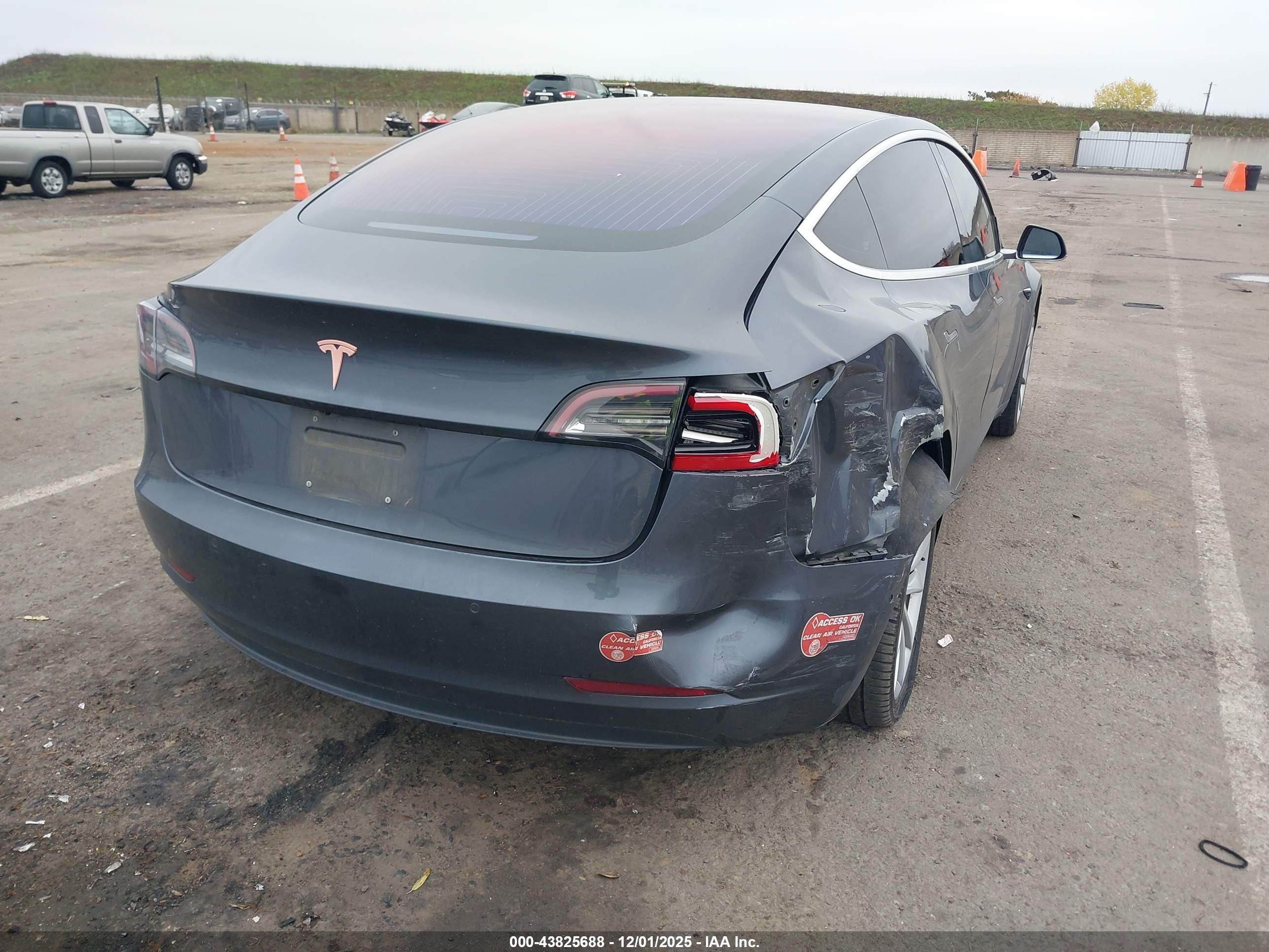 TESLA MODEL image 4