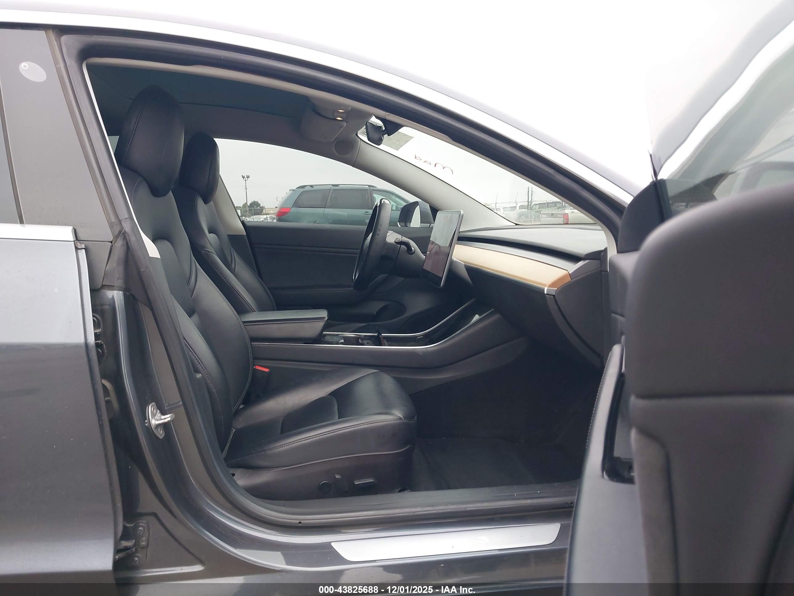 TESLA MODEL image 5