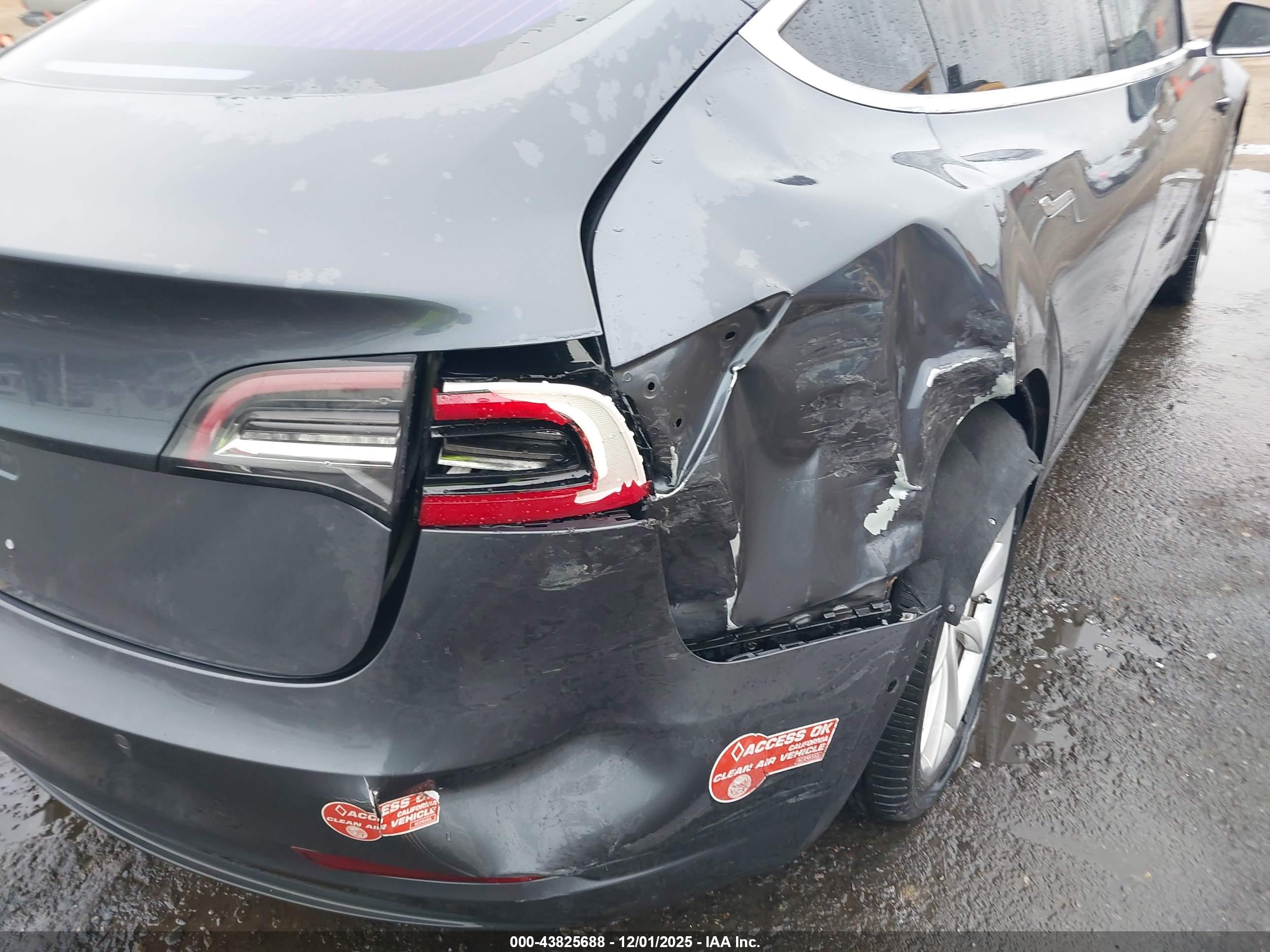 TESLA MODEL image 6