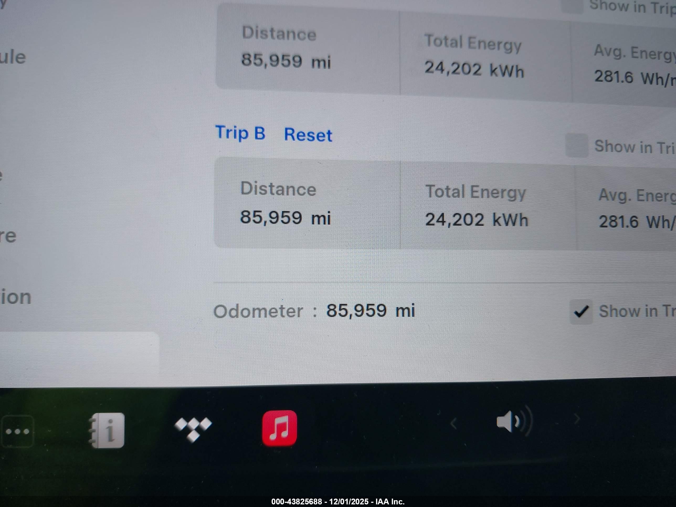 TESLA MODEL image 7