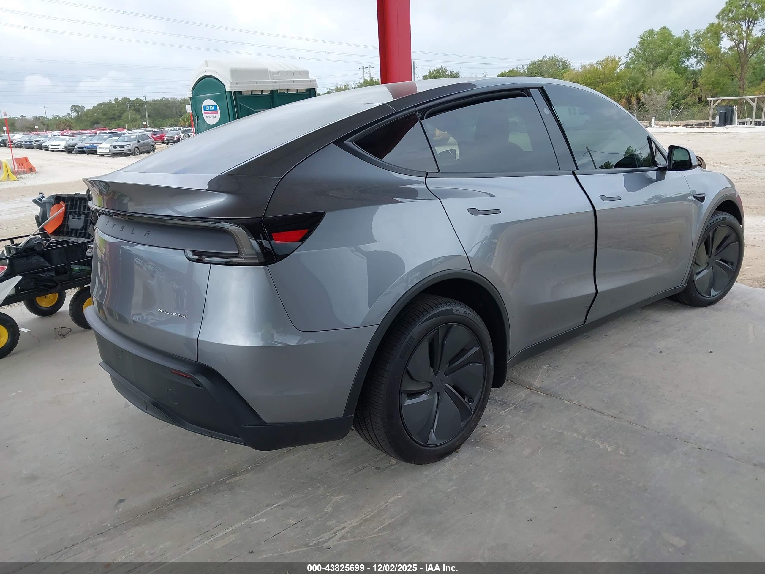 TESLA MODEL image 4