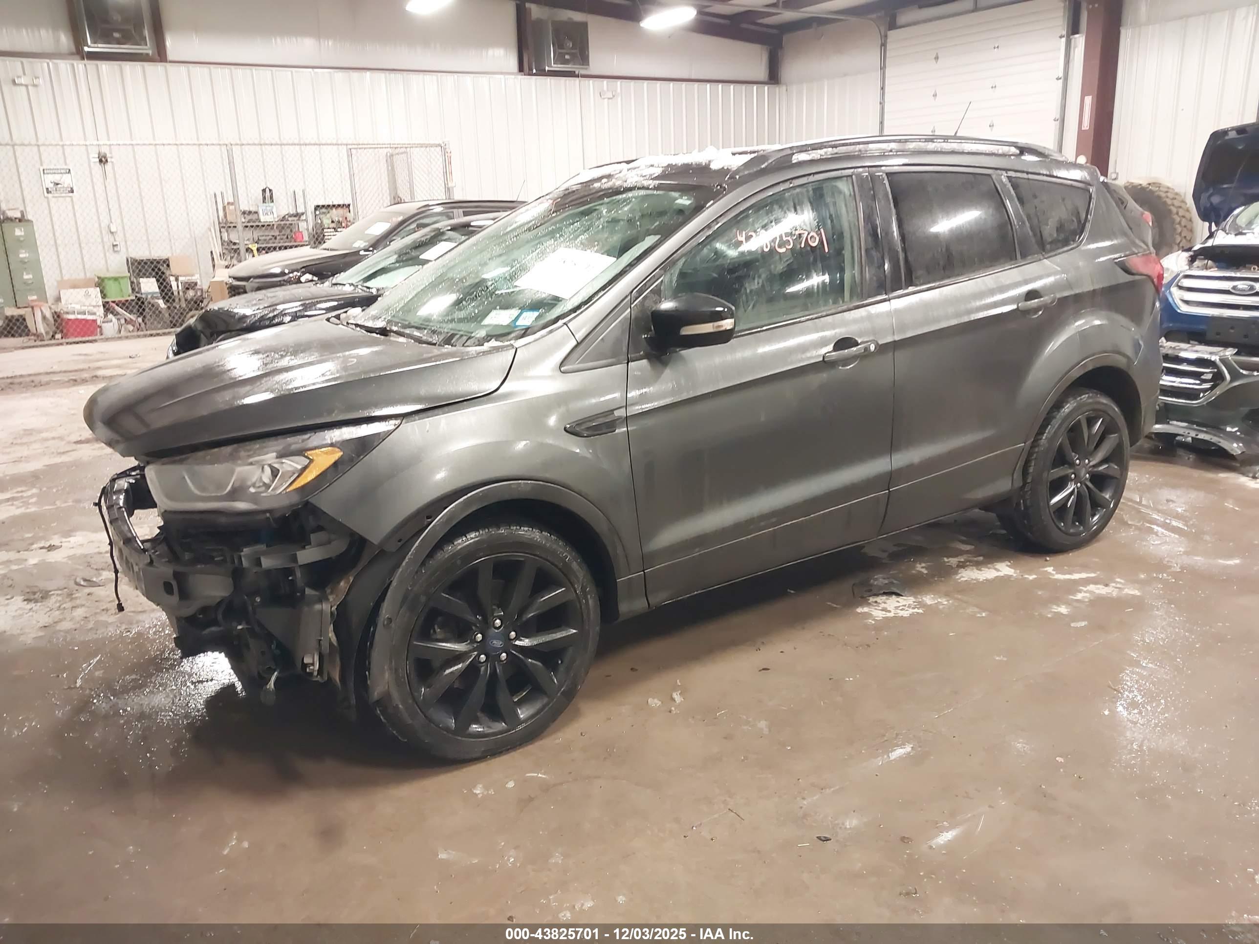 FORD ESCAPE image 2