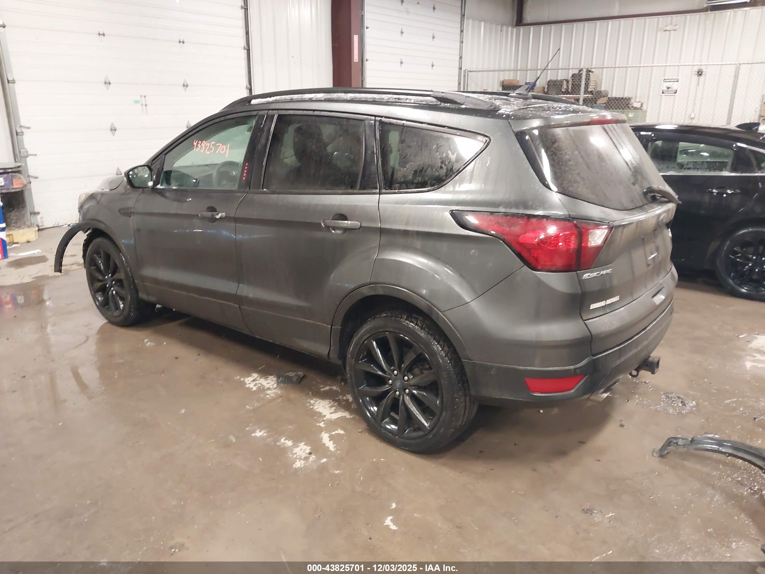 FORD ESCAPE image 3