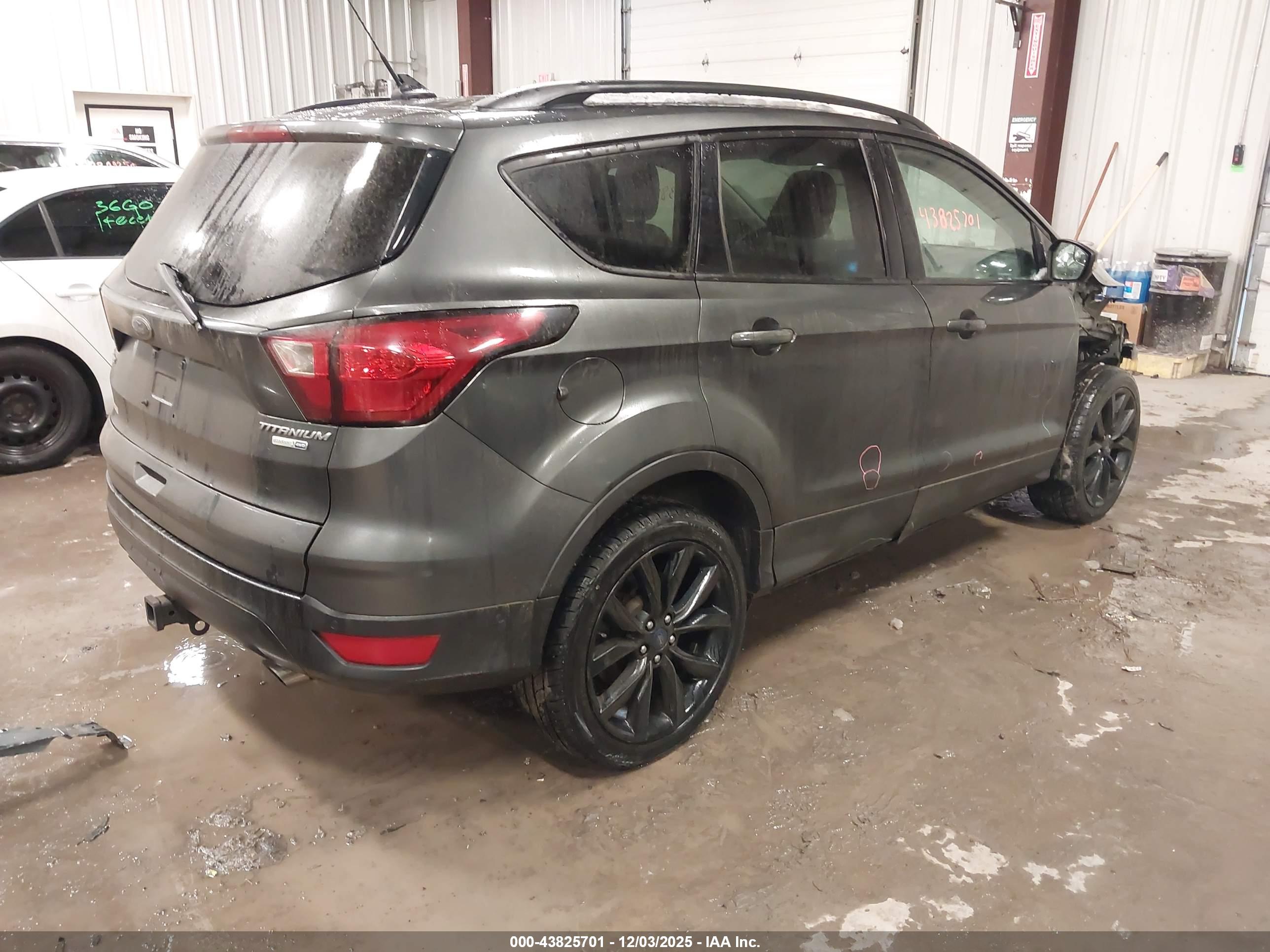 FORD ESCAPE image 4