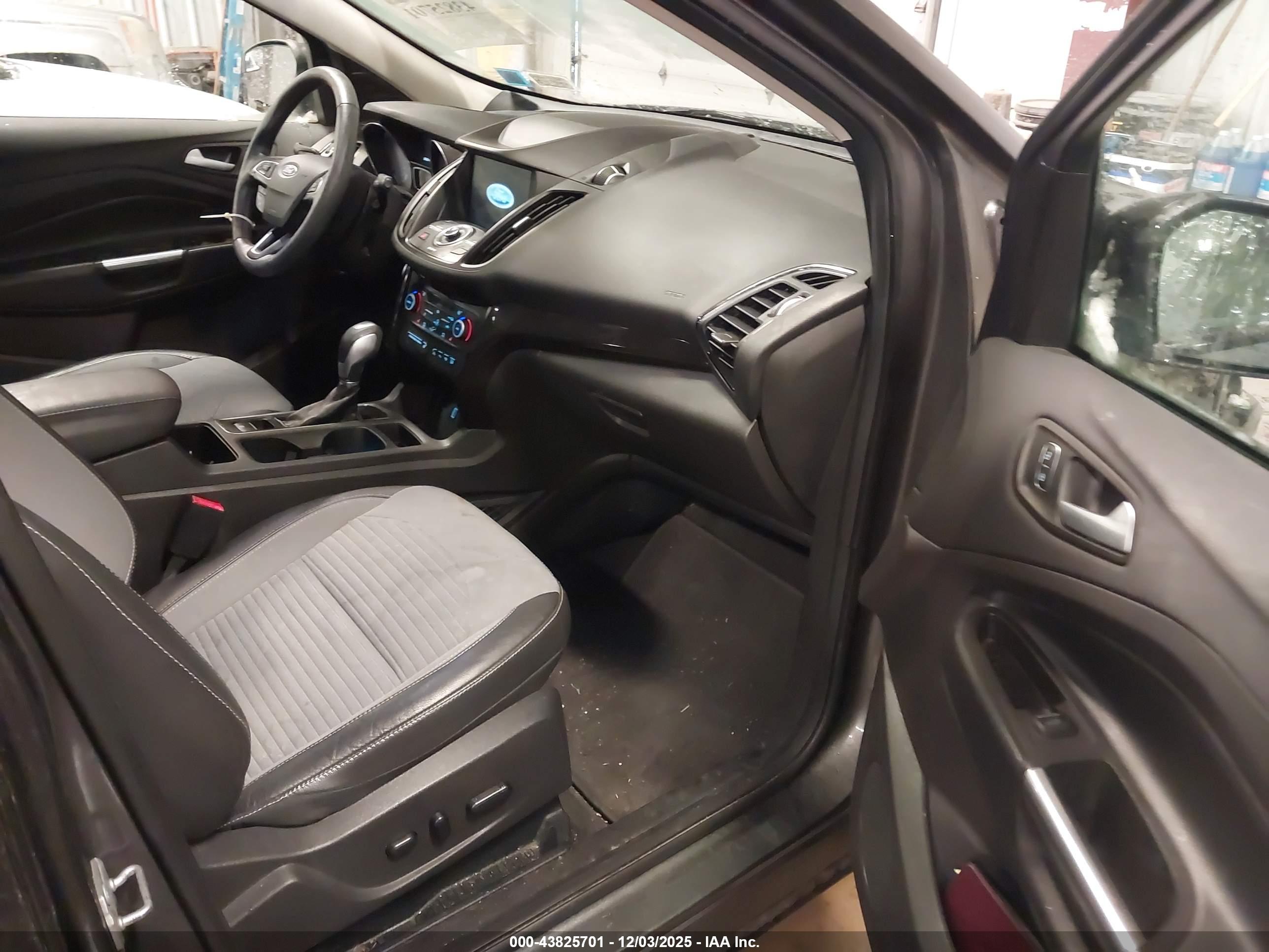 FORD ESCAPE image 5