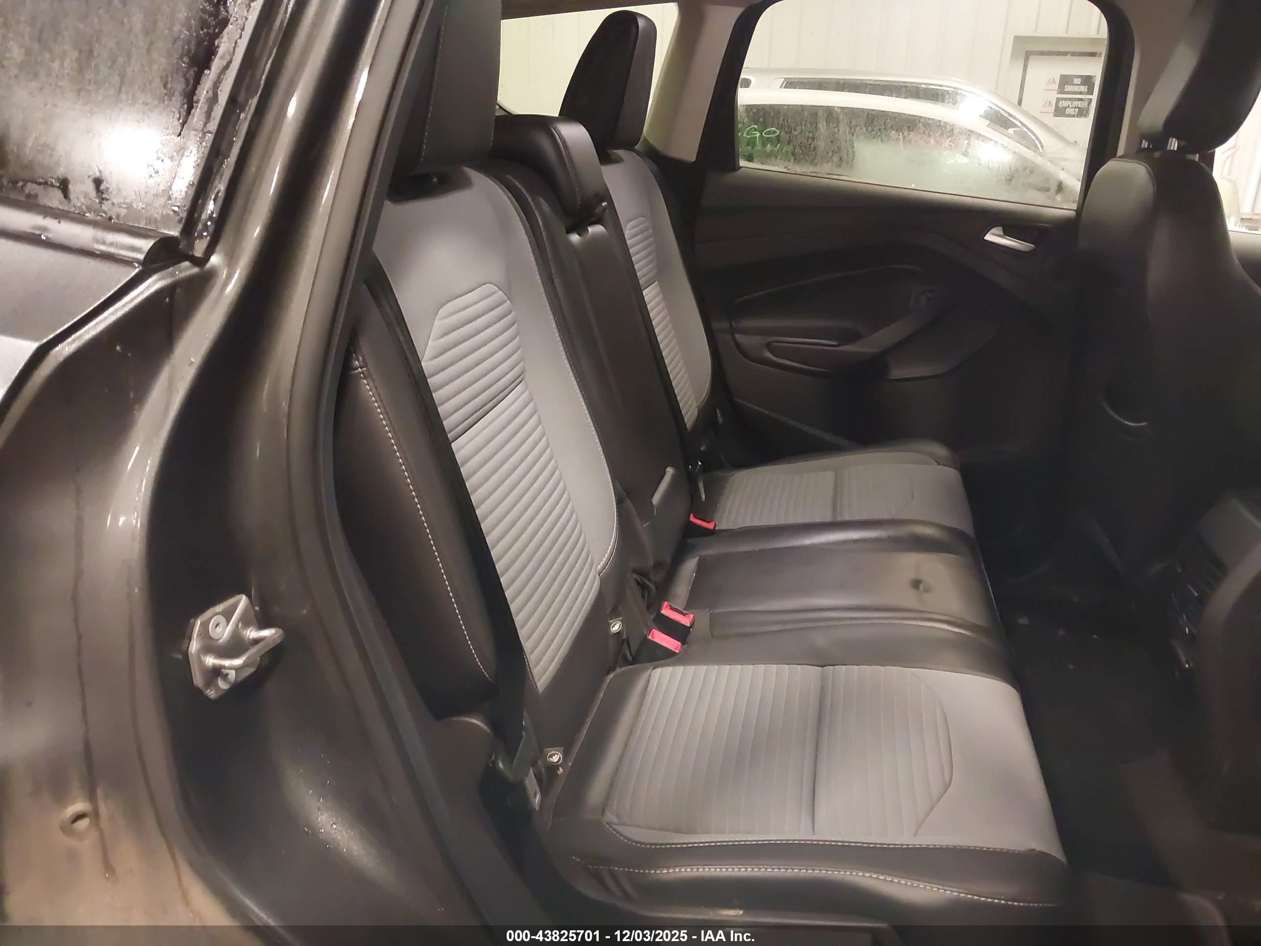FORD ESCAPE image 8