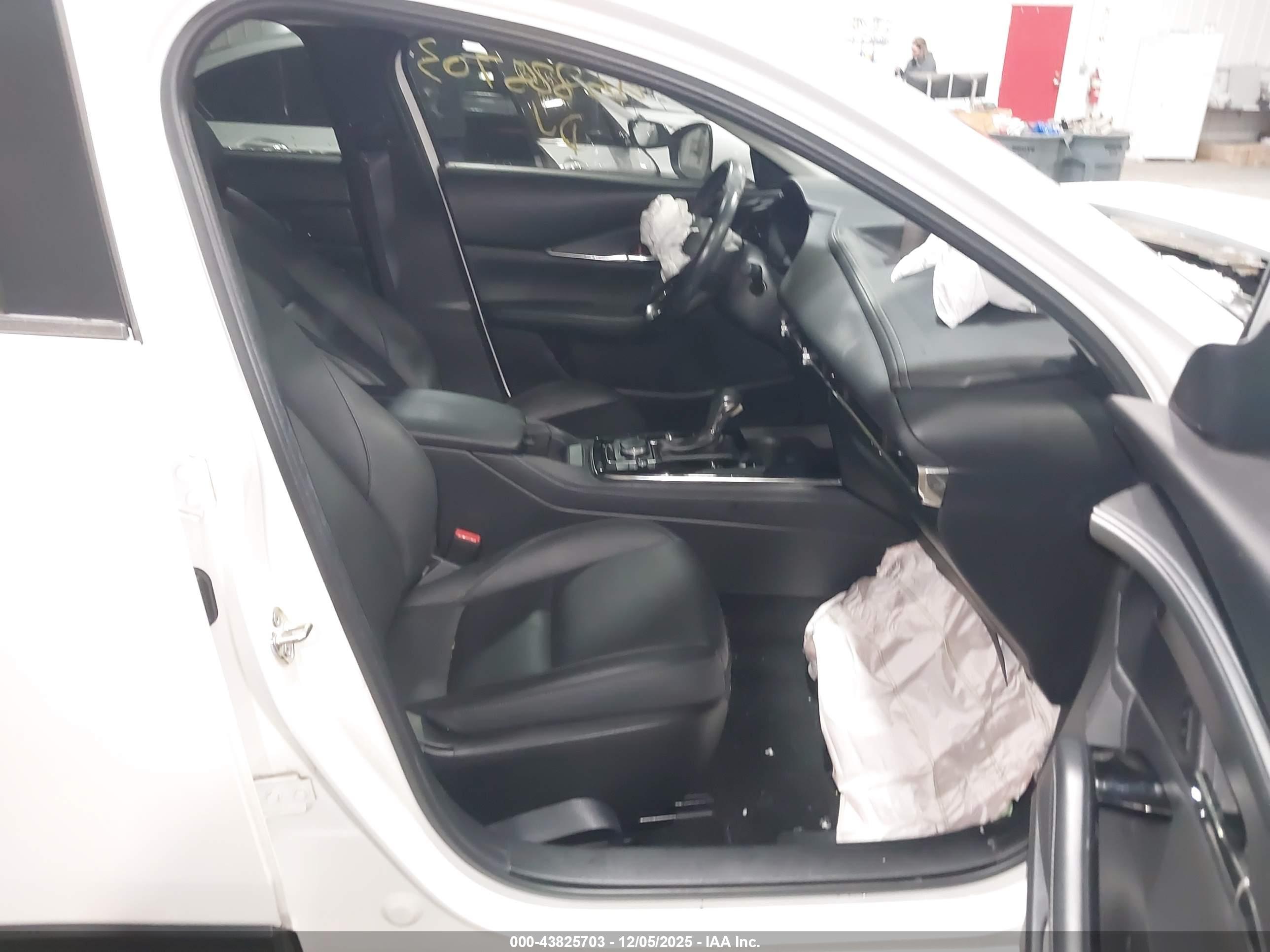 MAZDA CX-30 image 5