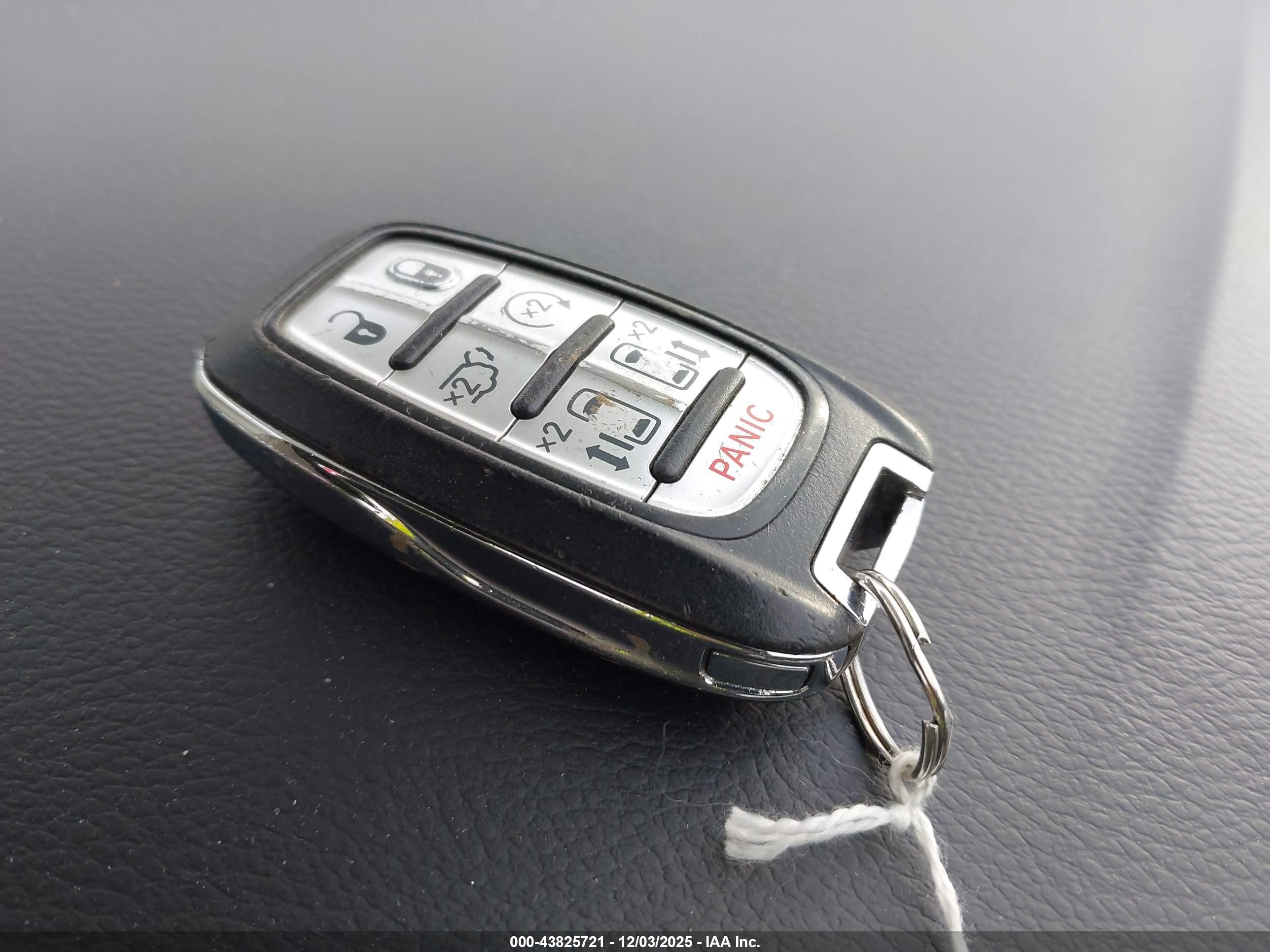 CHRYSLER PACIFICA image 11