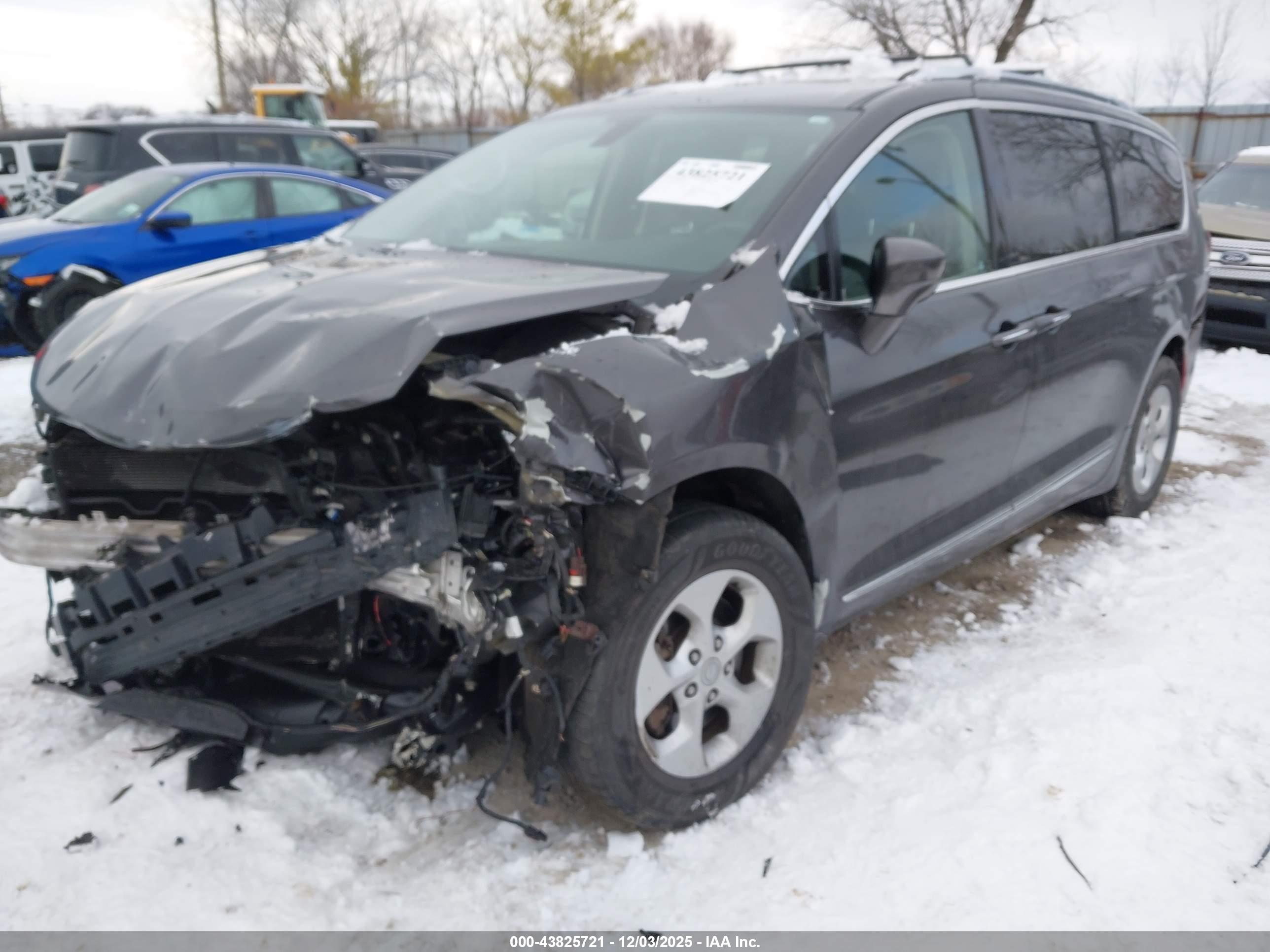 CHRYSLER PACIFICA image 2