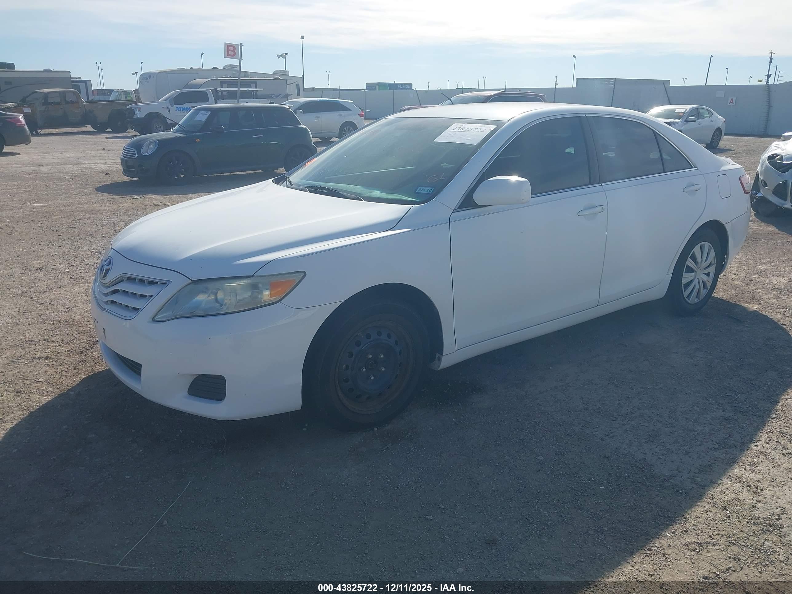 TOYOTA CAMRY image 2