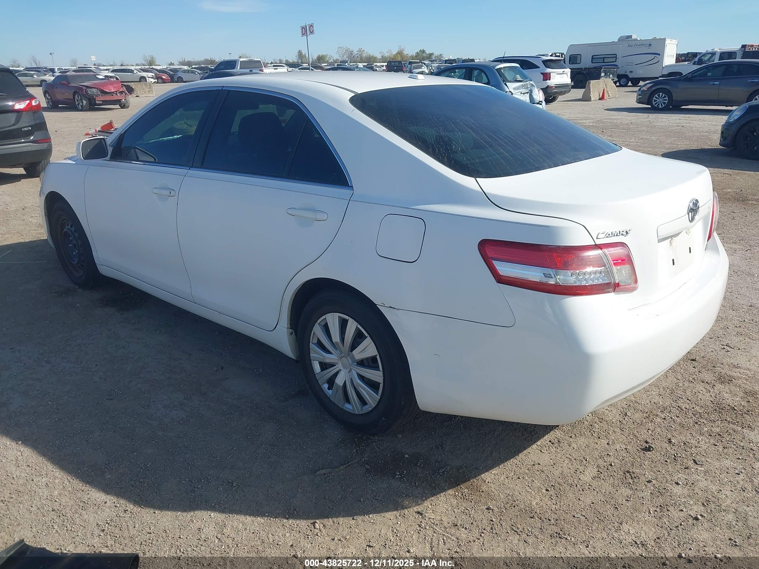 TOYOTA CAMRY image 3