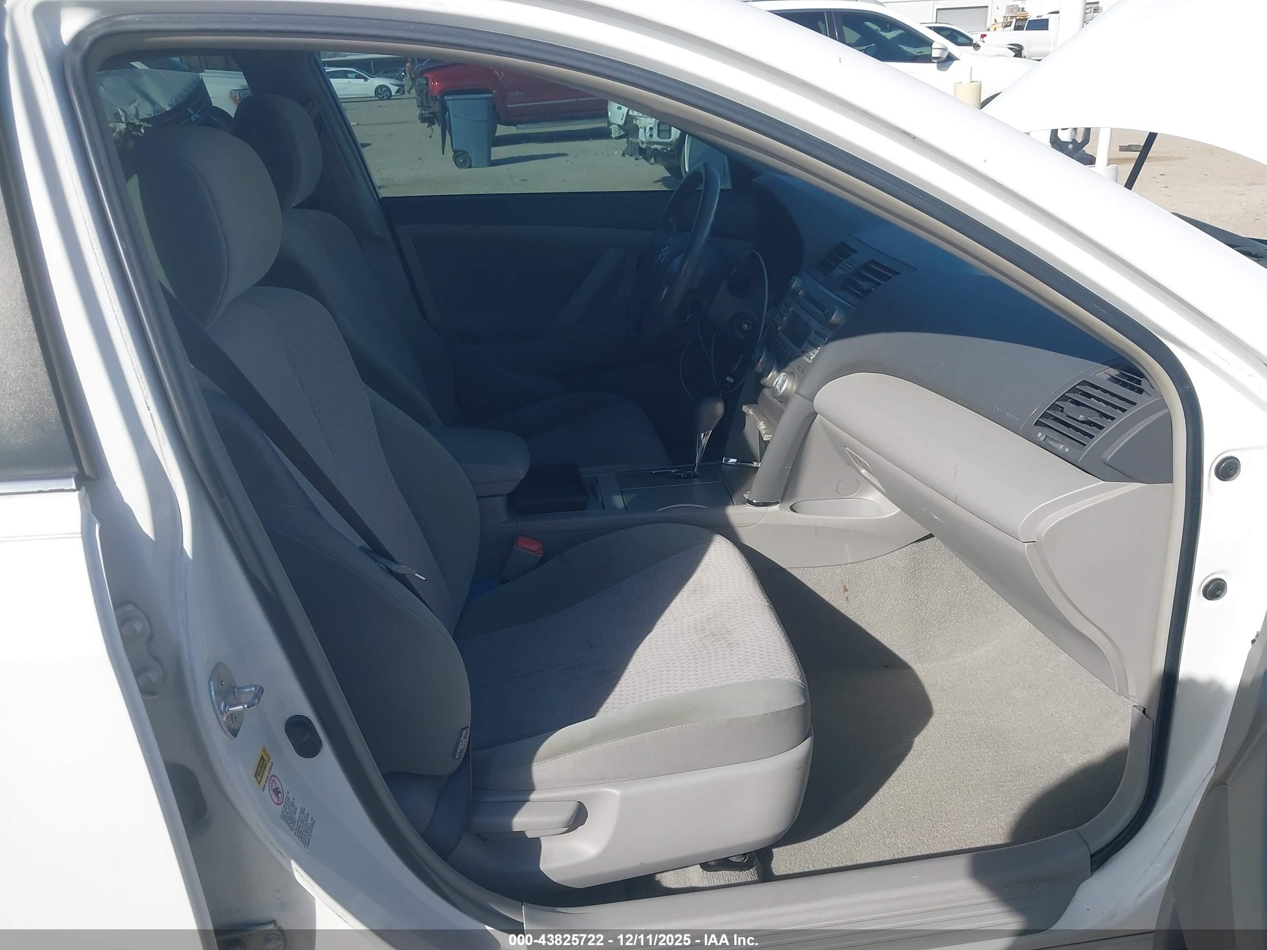 TOYOTA CAMRY image 5