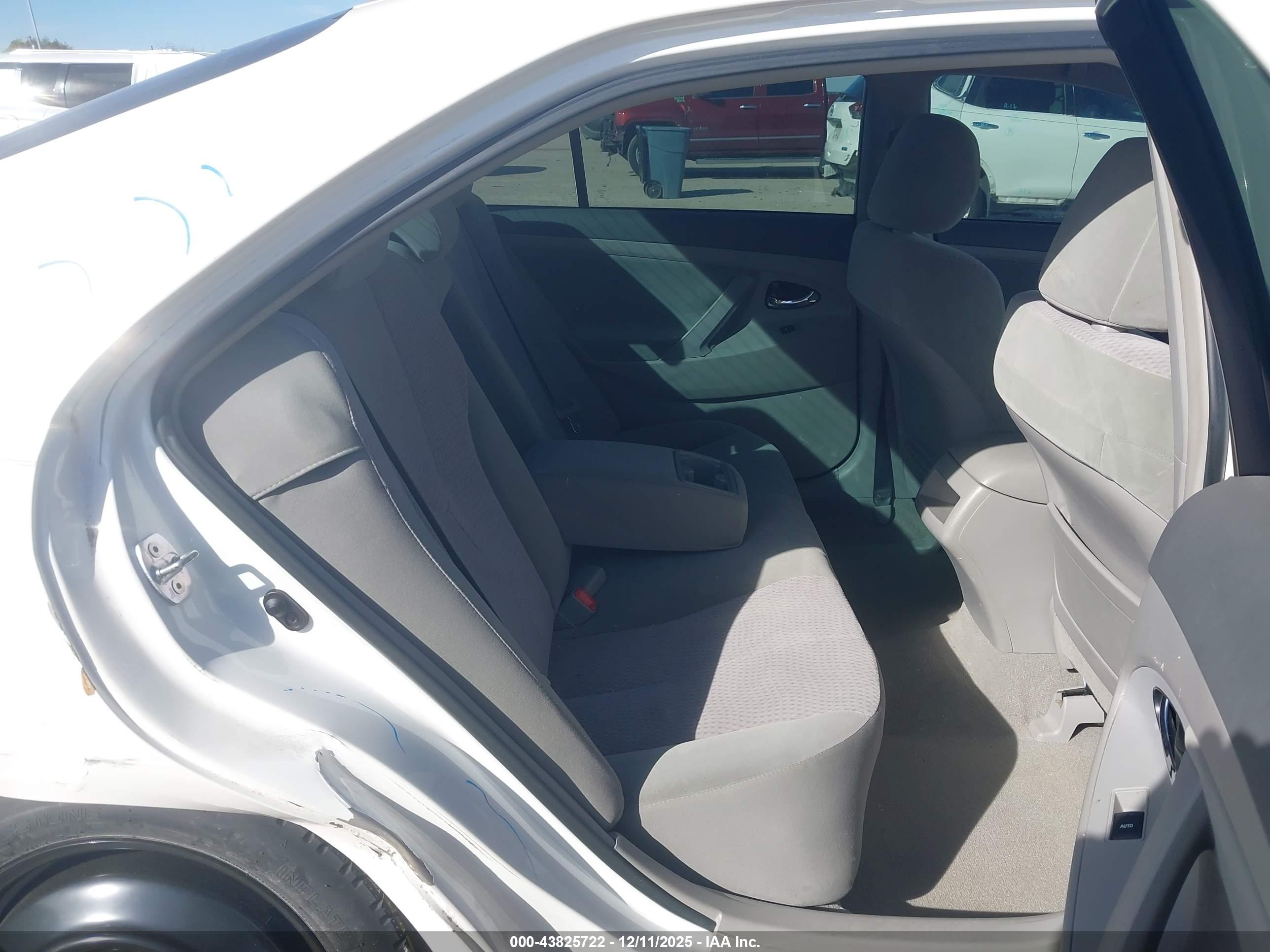 TOYOTA CAMRY image 8