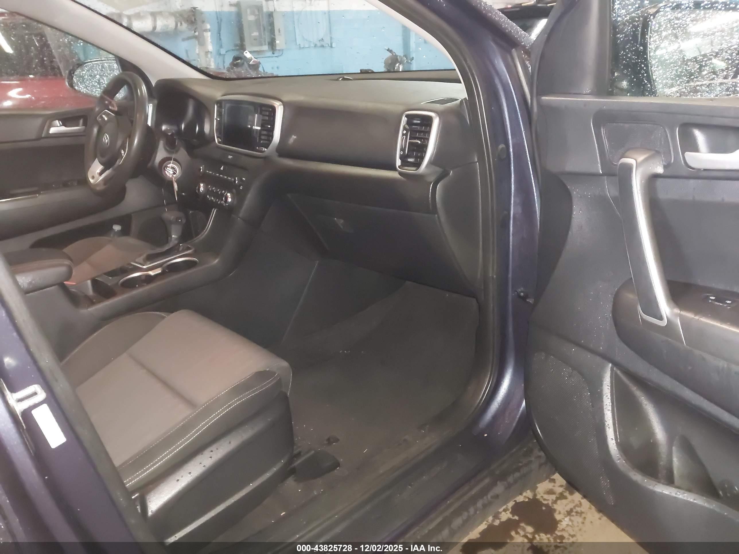 KIA SPORTAGE image 5