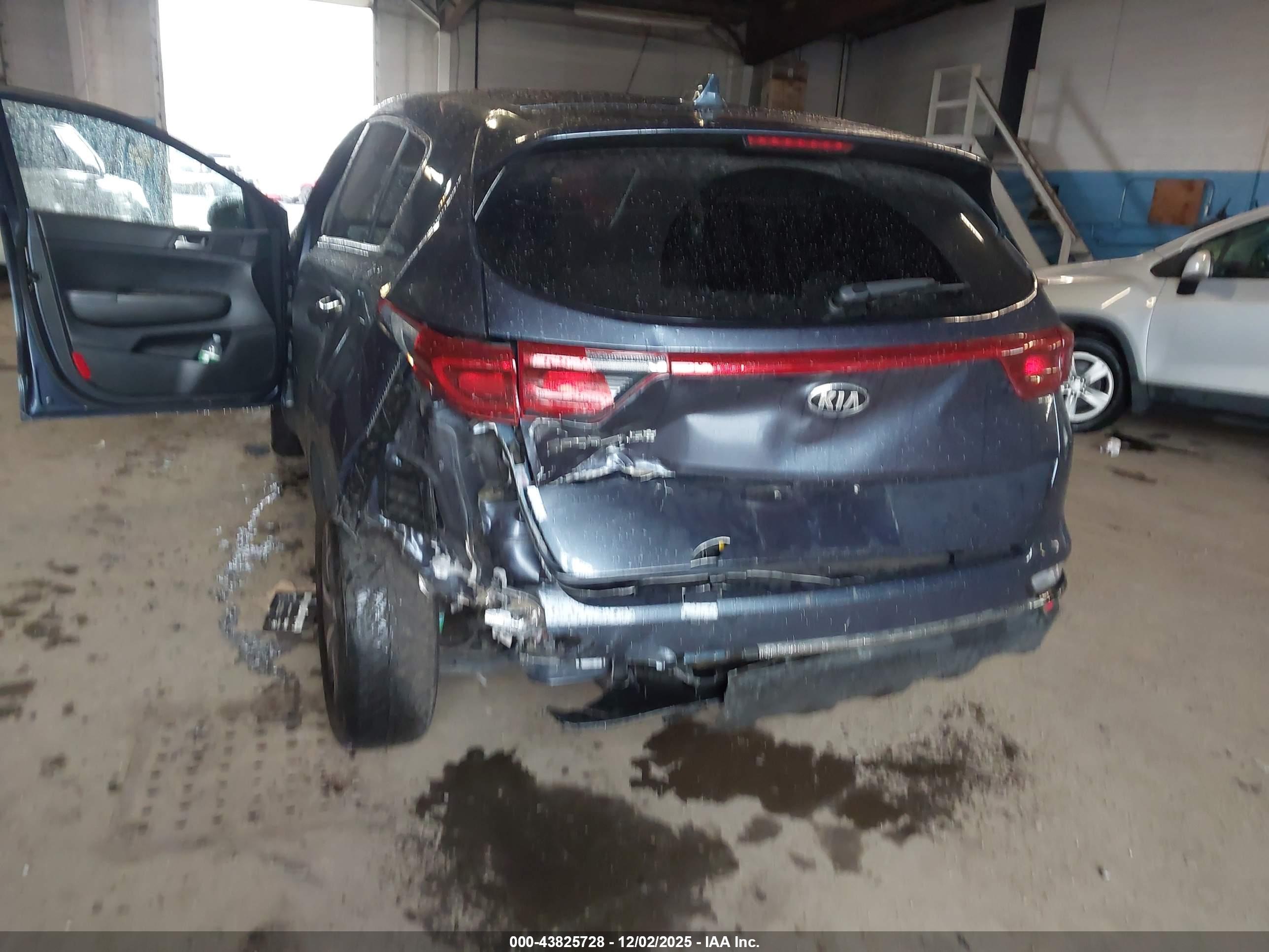 KIA SPORTAGE image 6