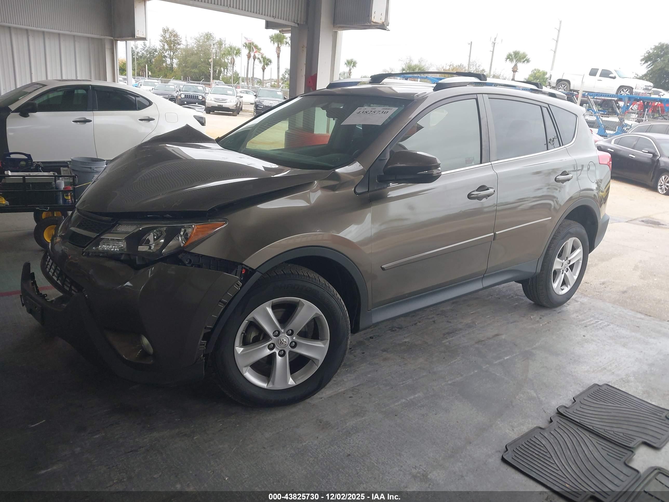 TOYOTA RAV4 image 2