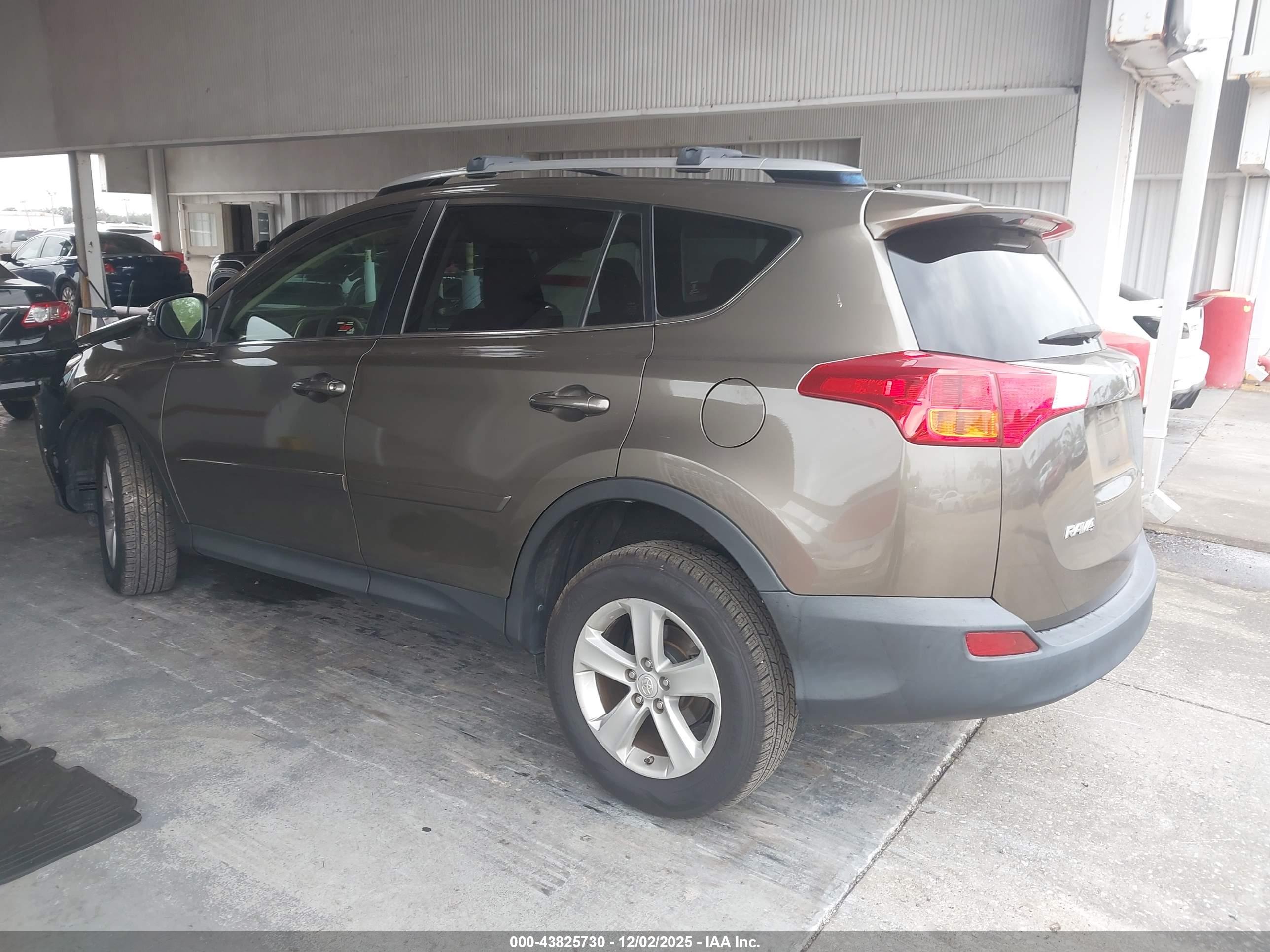 TOYOTA RAV4 image 3